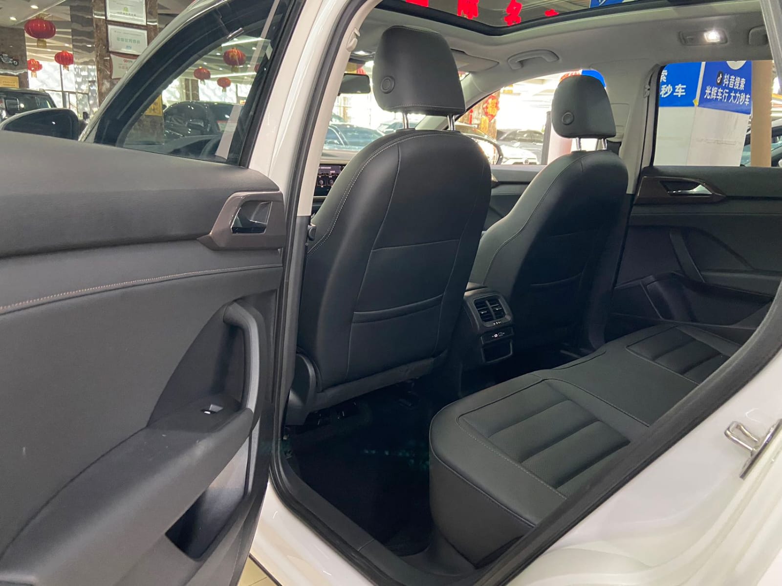 Volkswagen Tharu 1.4T 280TSI Deluxe Edition