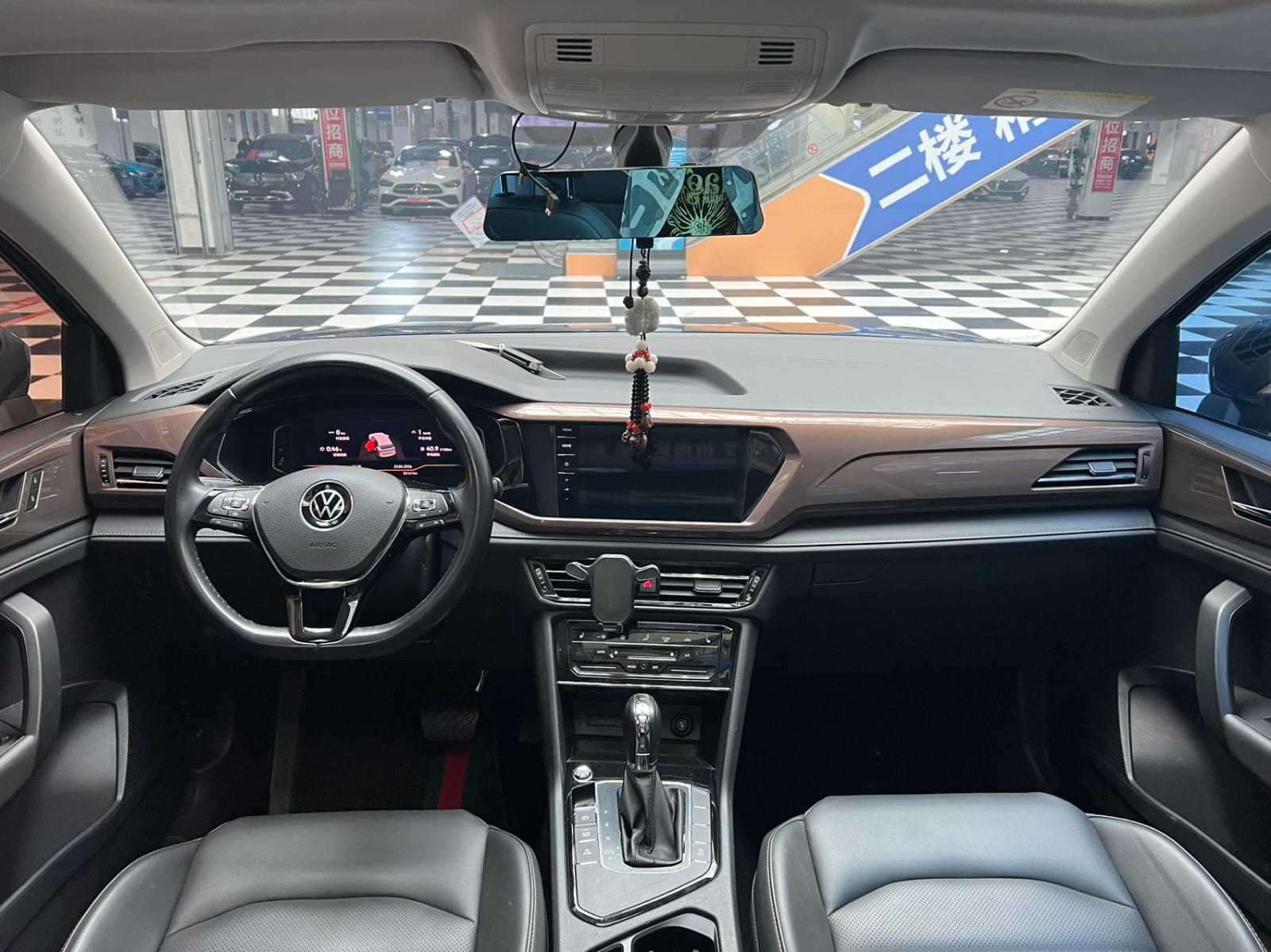 Volkswagen Tharu