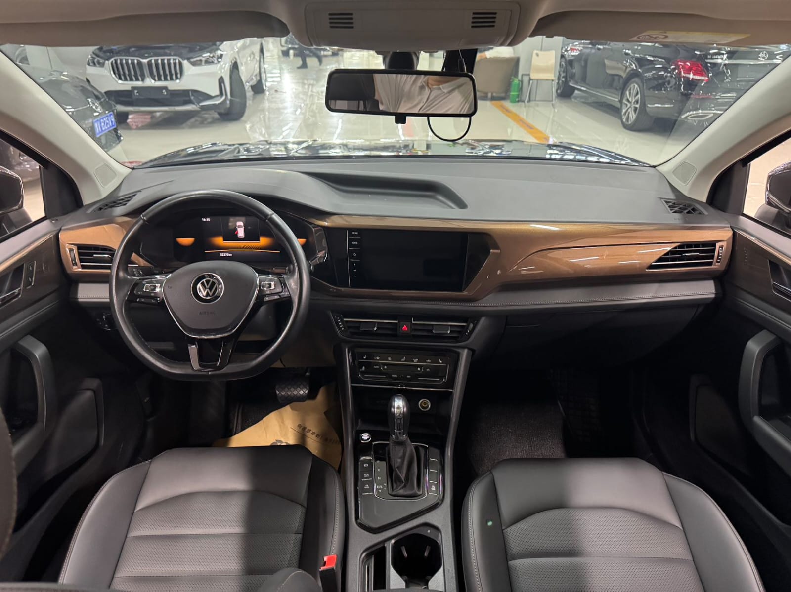 Volkswagen Tharu 280TSI Deluxe Edition