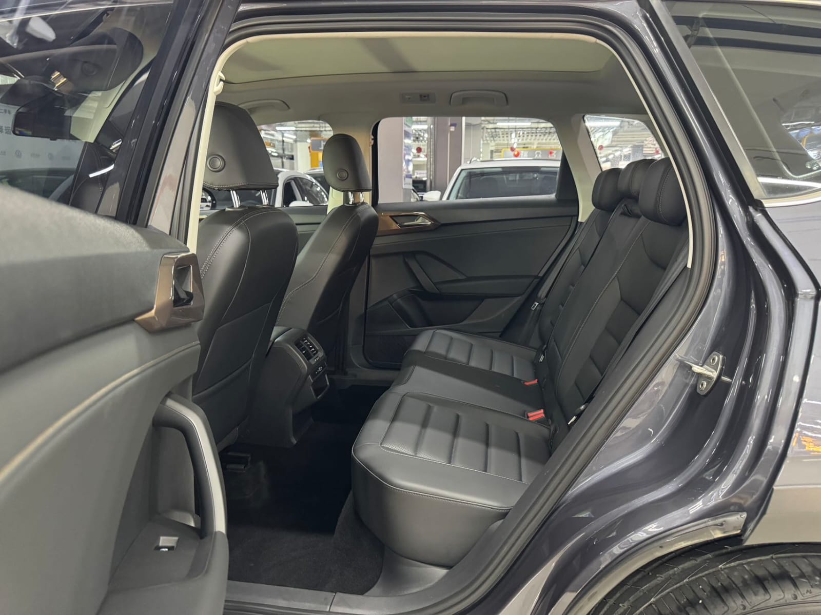 Volkswagen Tharu 280TSI Deluxe Edition
