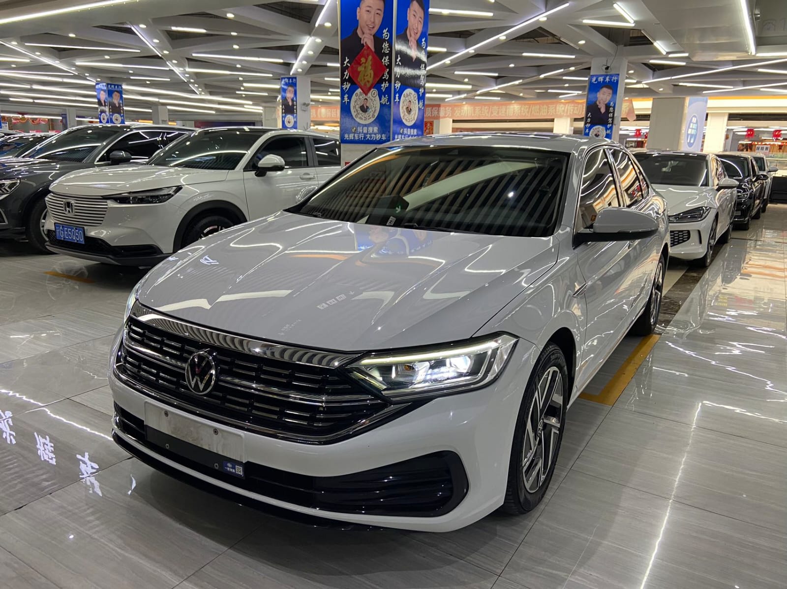 Volkswagen Sagitar 280TSI DSG Overpass Plus Edition