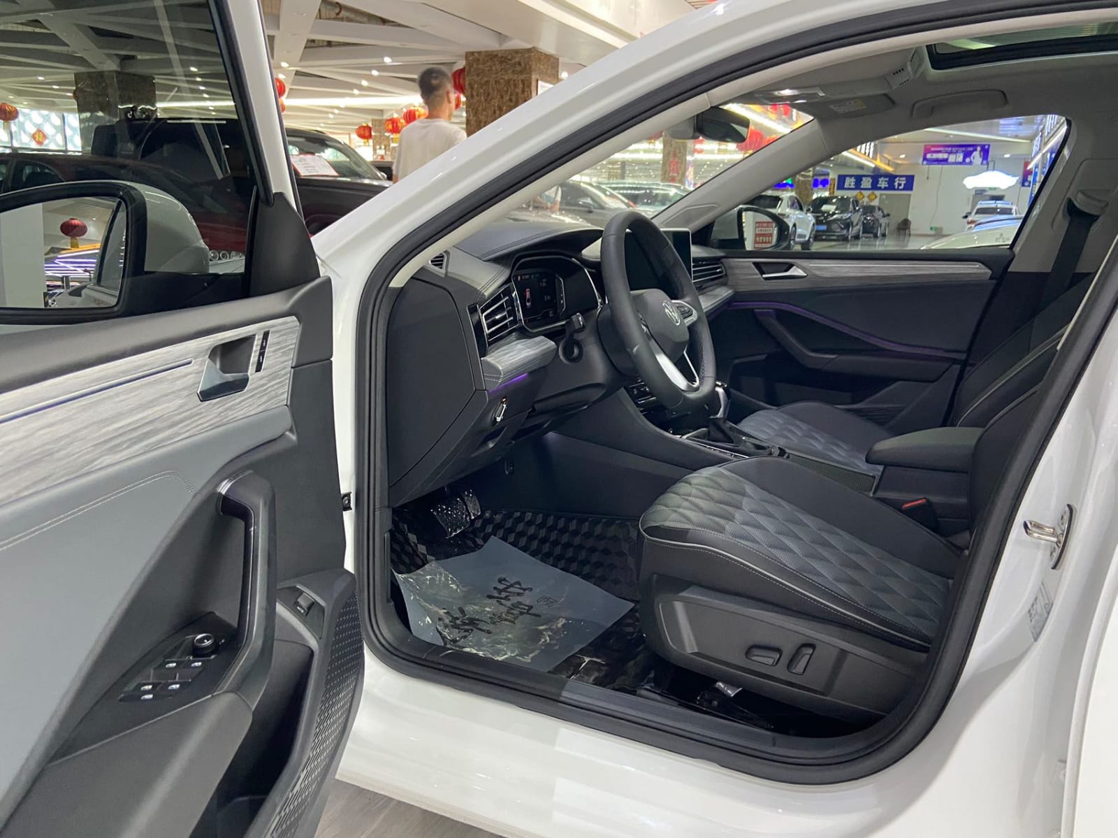 Volkswagen Sagitar 280TSI DSG Overpass Plus Edition