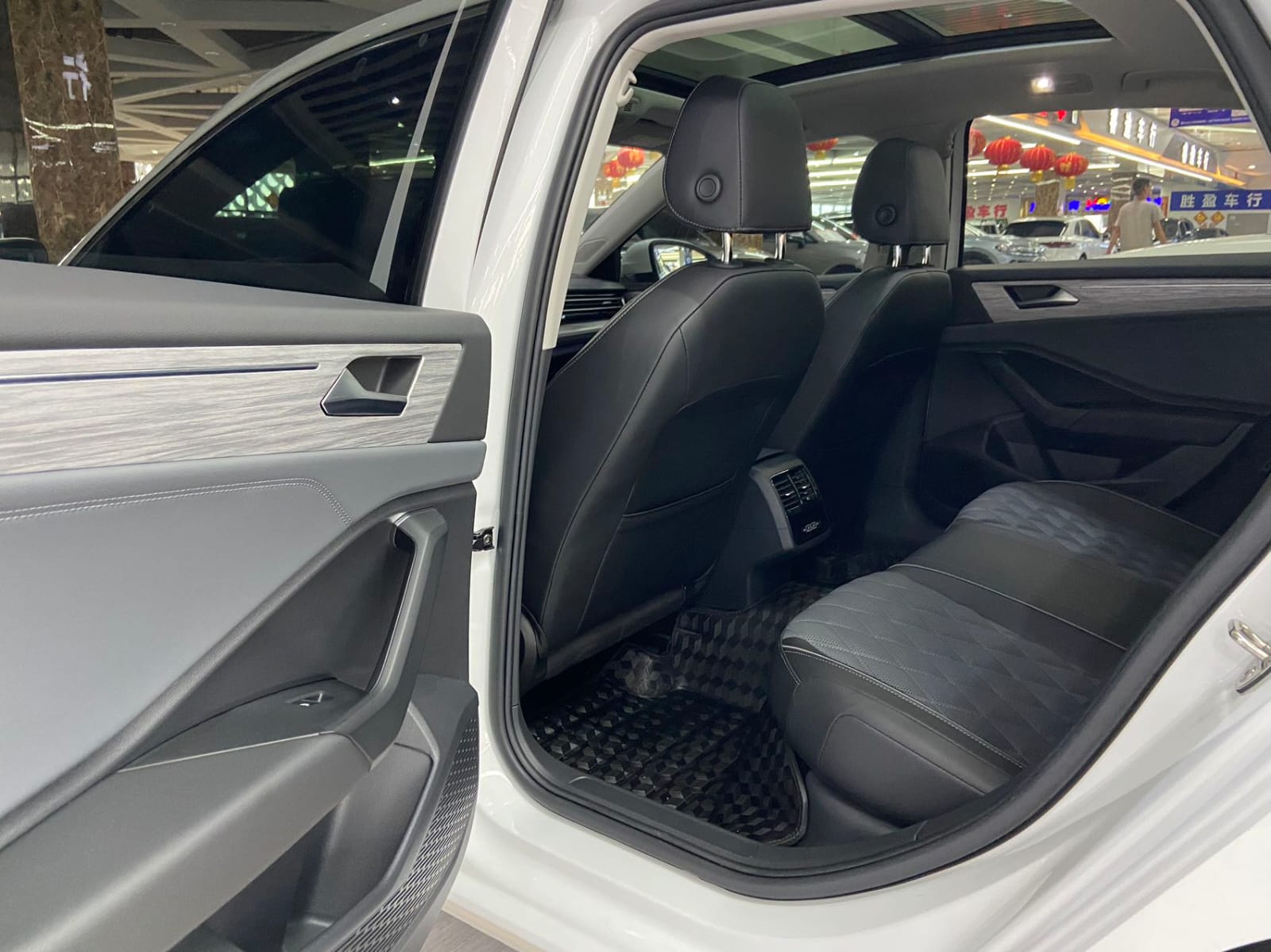 Volkswagen Sagitar 280TSI DSG Overpass Plus Edition