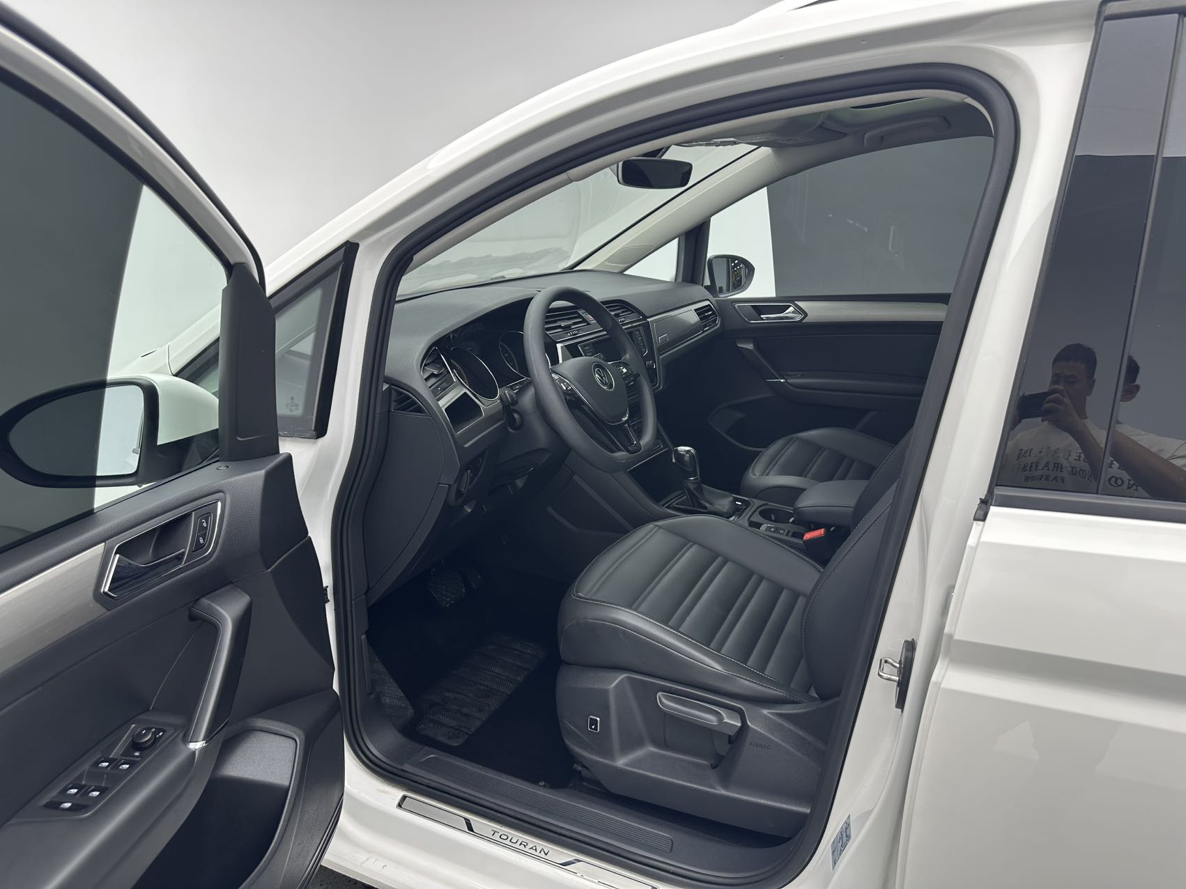 Volkswagen Touran L 280TSI DSG Comfort Edition (7 мест)