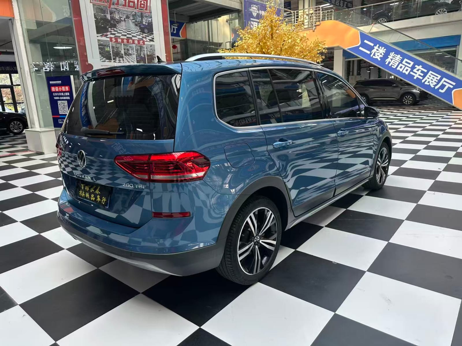 Volkswagen Touran L 280TSI DSG Extended Edition (7 мест)
