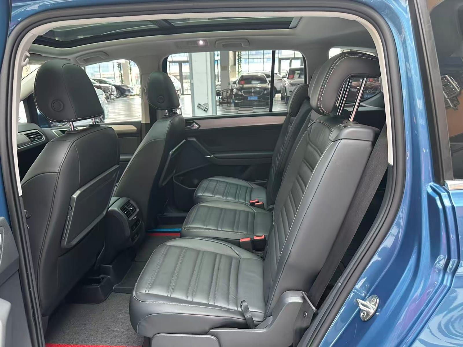 Volkswagen Touran L 280TSI DSG Extended Edition (7 мест)