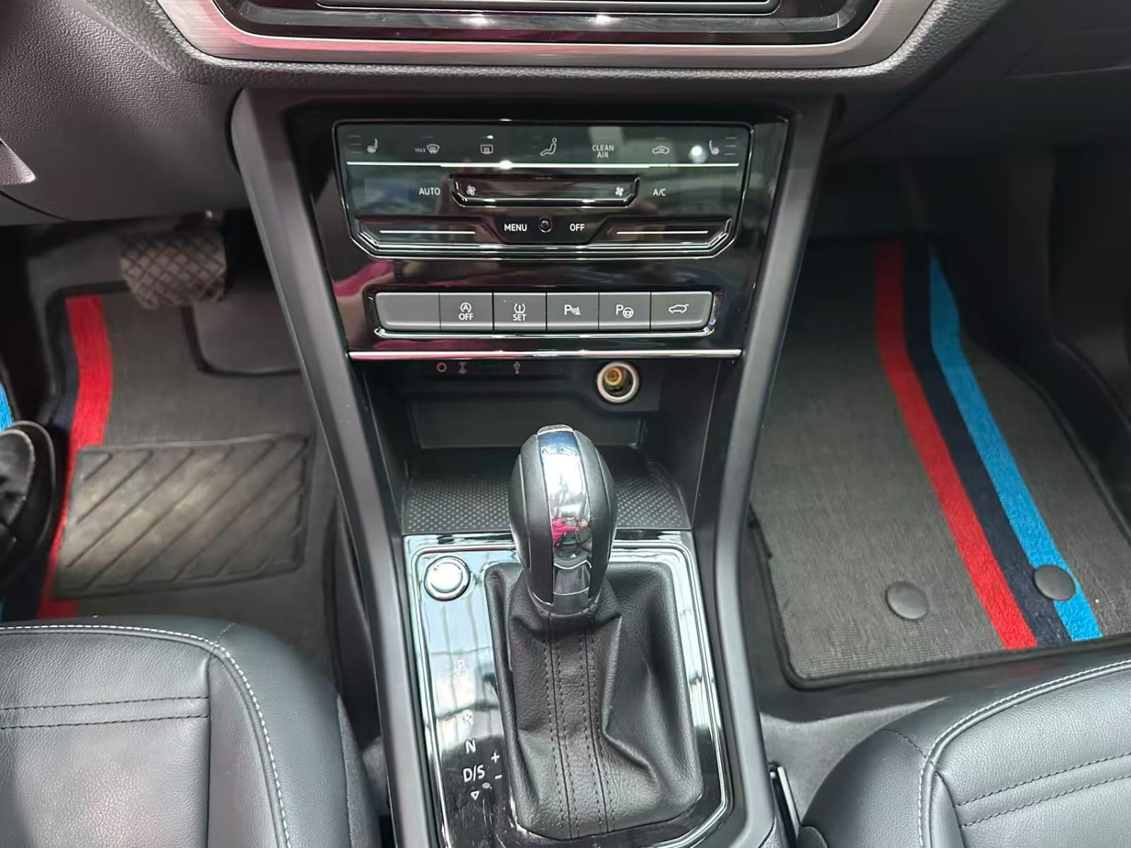 Volkswagen Touran L 280TSI DSG Extended Edition (7 мест)