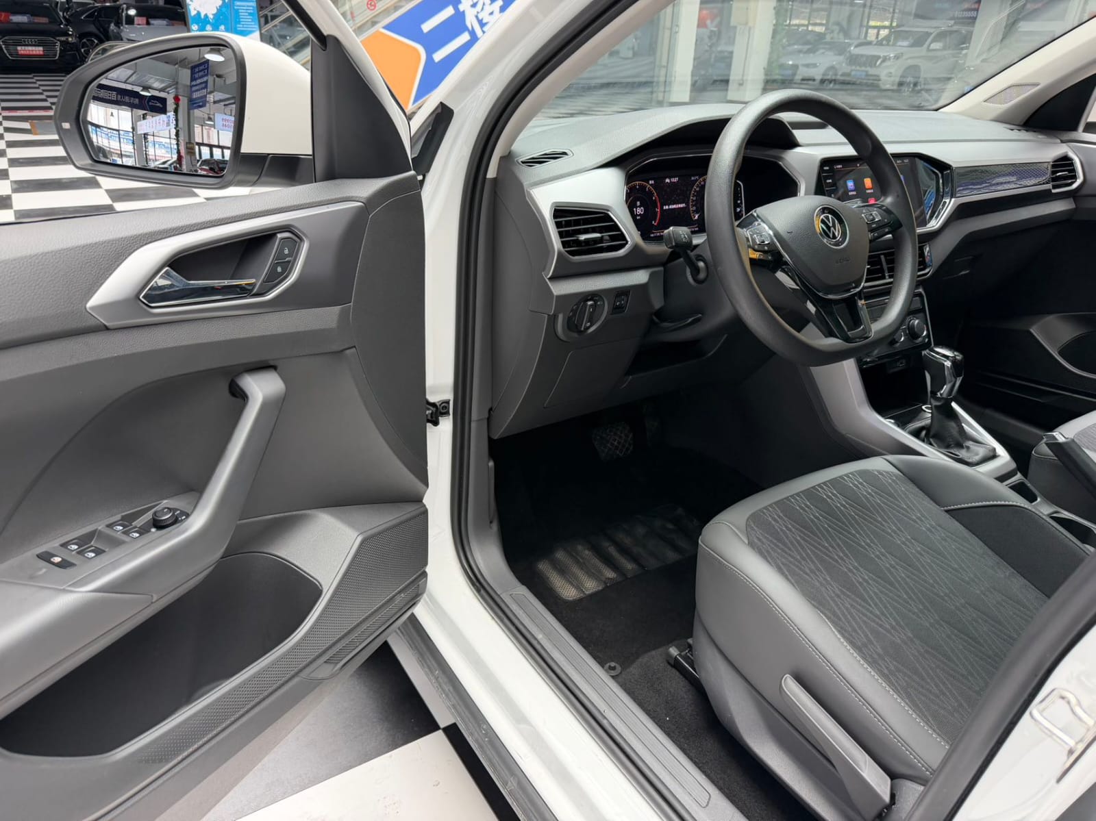 Volkswagen T-Roc 280TSI