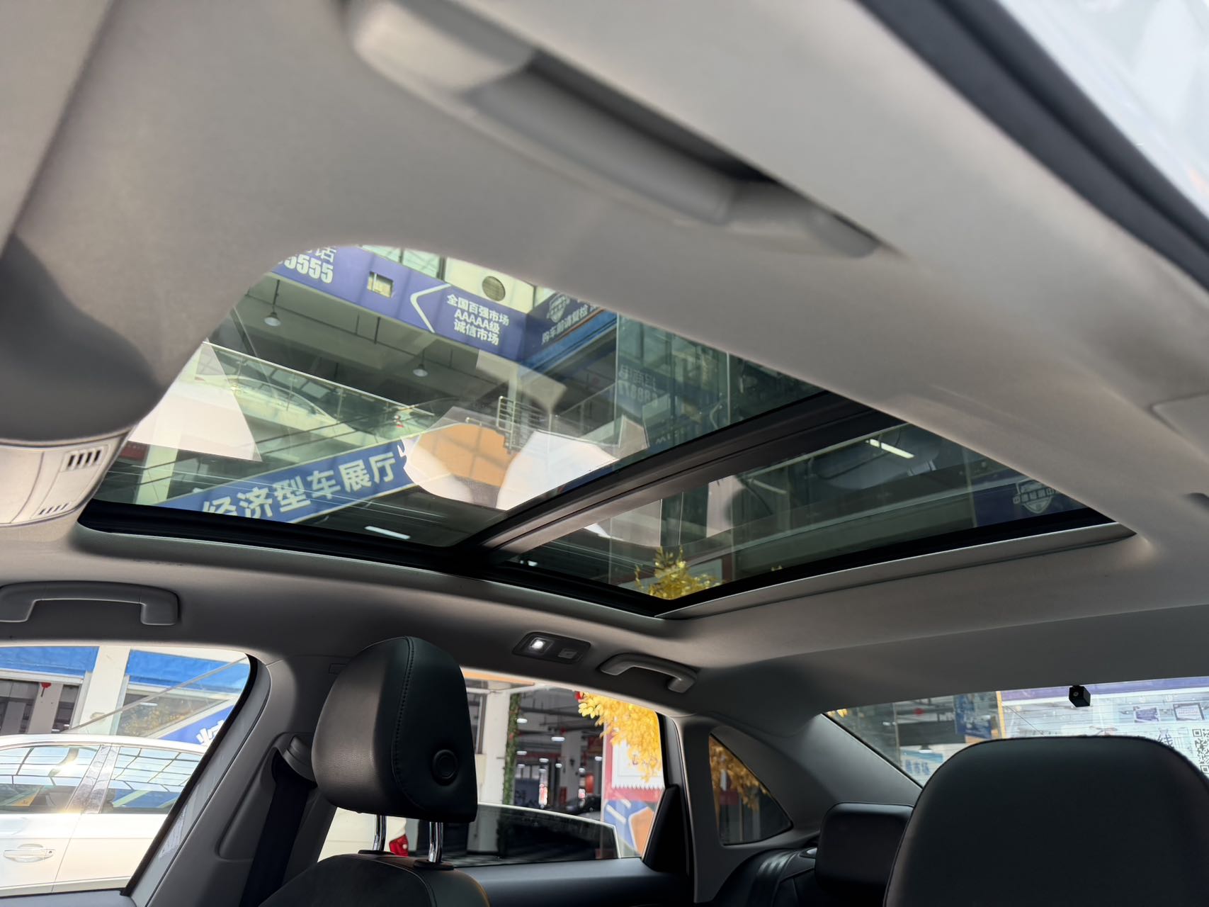 Volkswagen Sagitar 280TSI