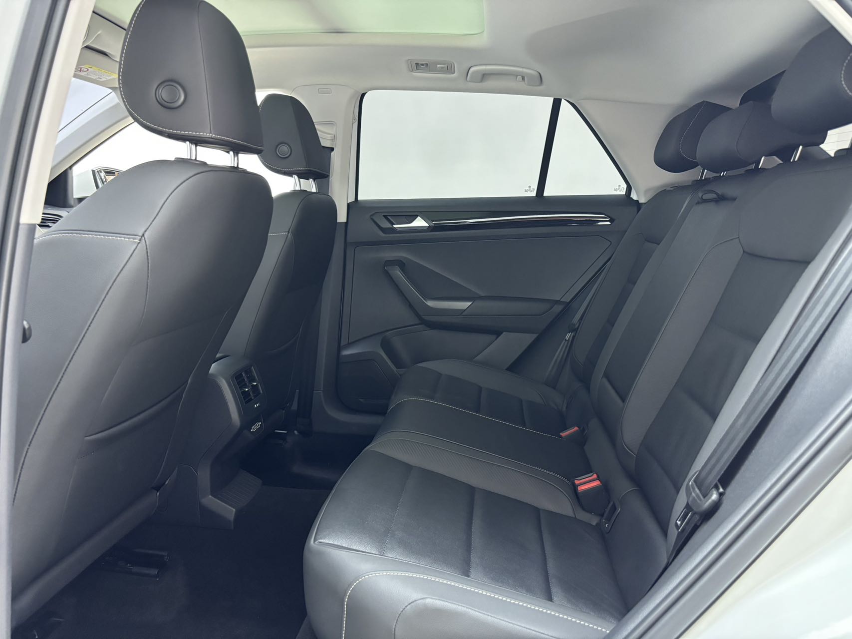 Volkswagen T-Roc Tango 280TSI DSG Enjoy PLUS