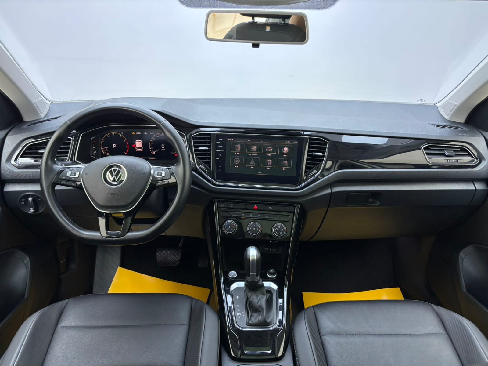 Volkswagen T-Roc Tango 280TSI DSG Enjoy PLUS