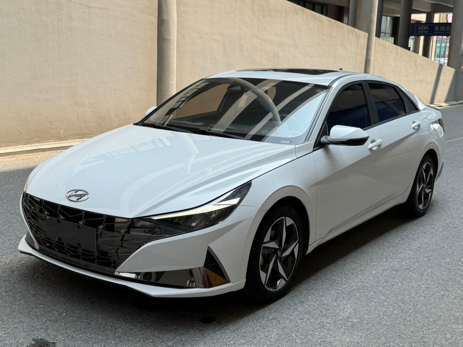 Hyundai Elantra 240T Premium Edition