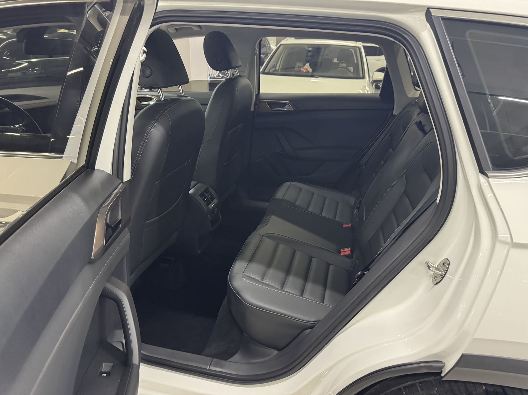 Volkswagen Tharu 280TSI Deluxe Edition