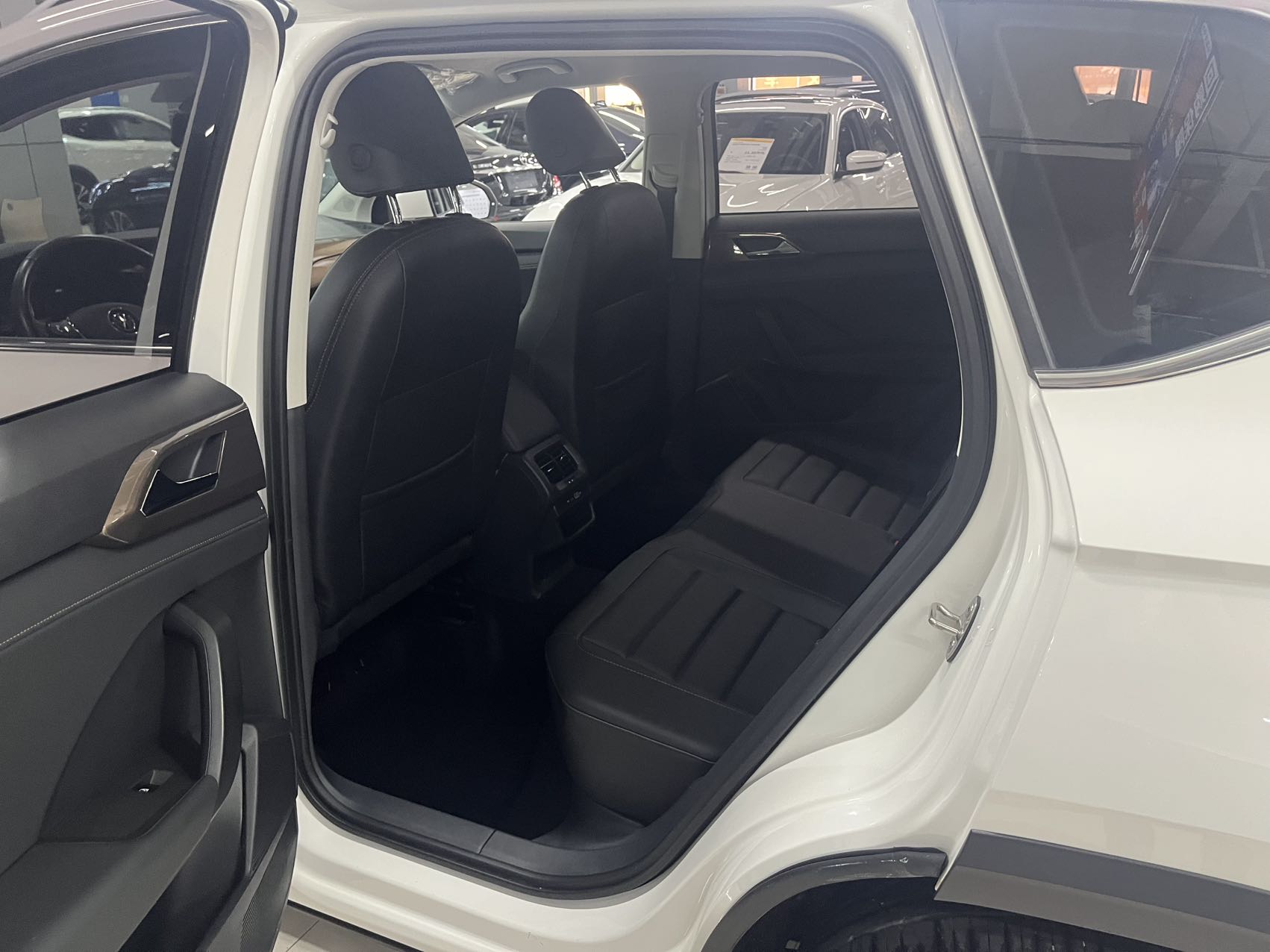 Volkswagen Tharu 280TSI Deluxe Edition