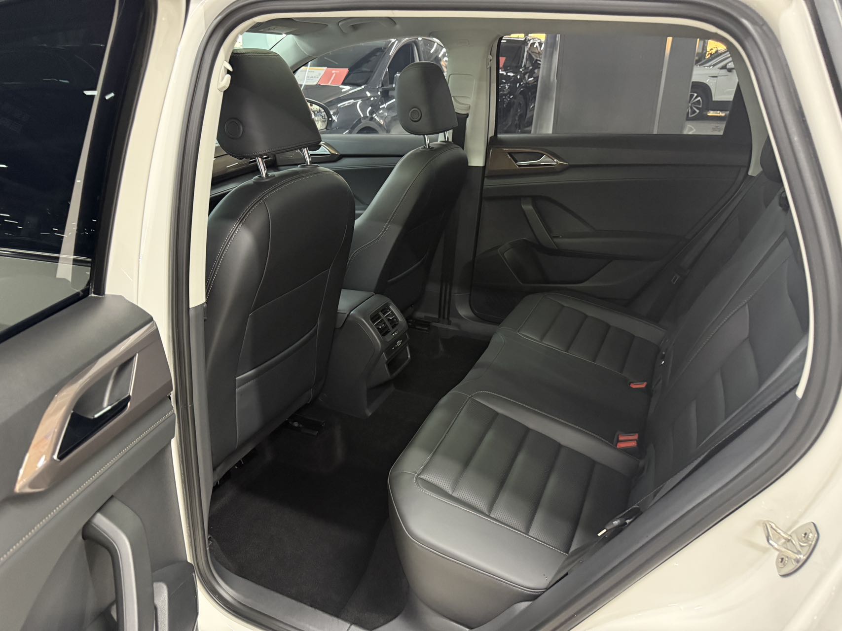 Volkswagen Tharu 280TSI Deluxe Edition