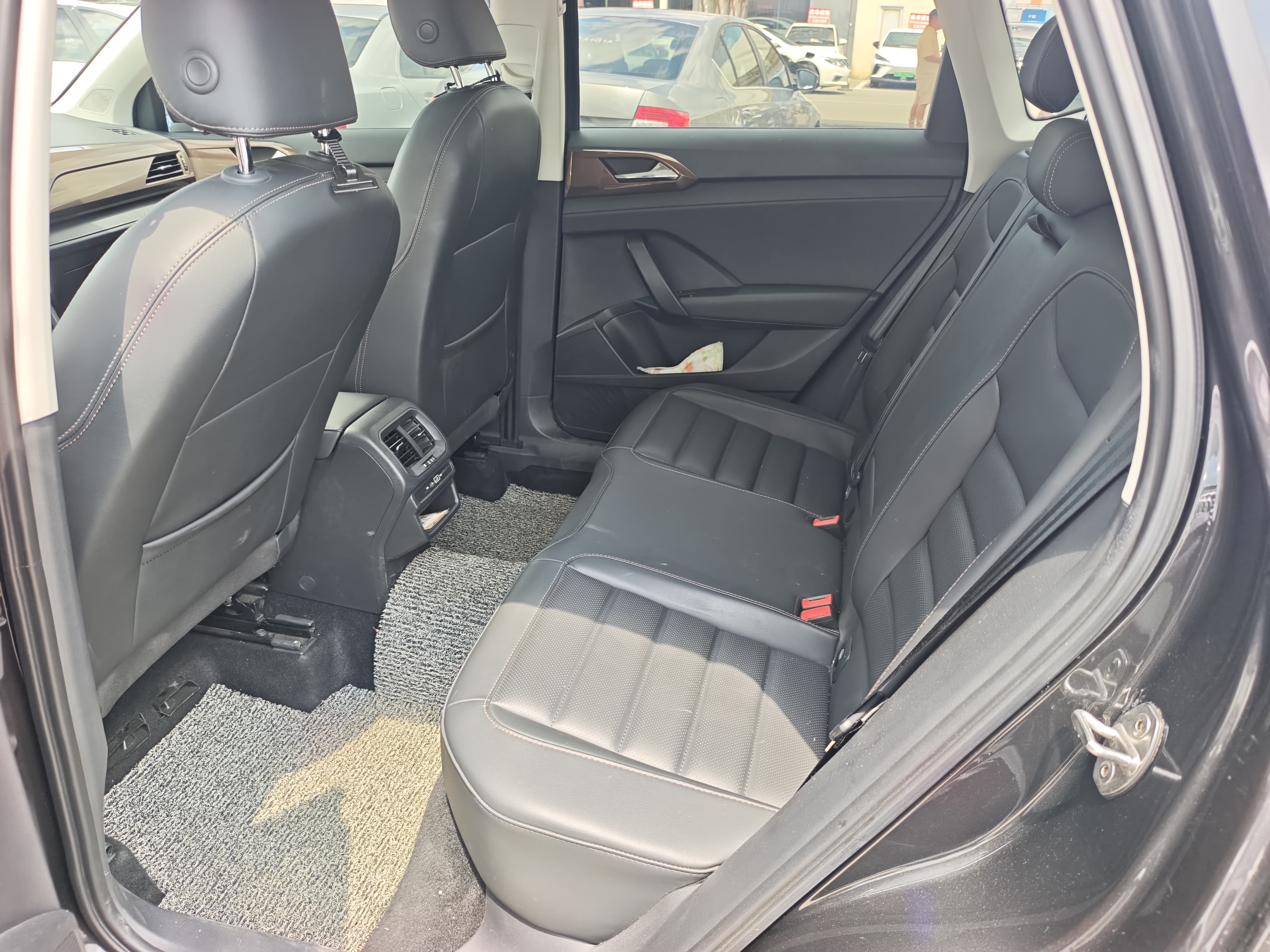 Volkswagen Tharu 280TSI Deluxe Edition
