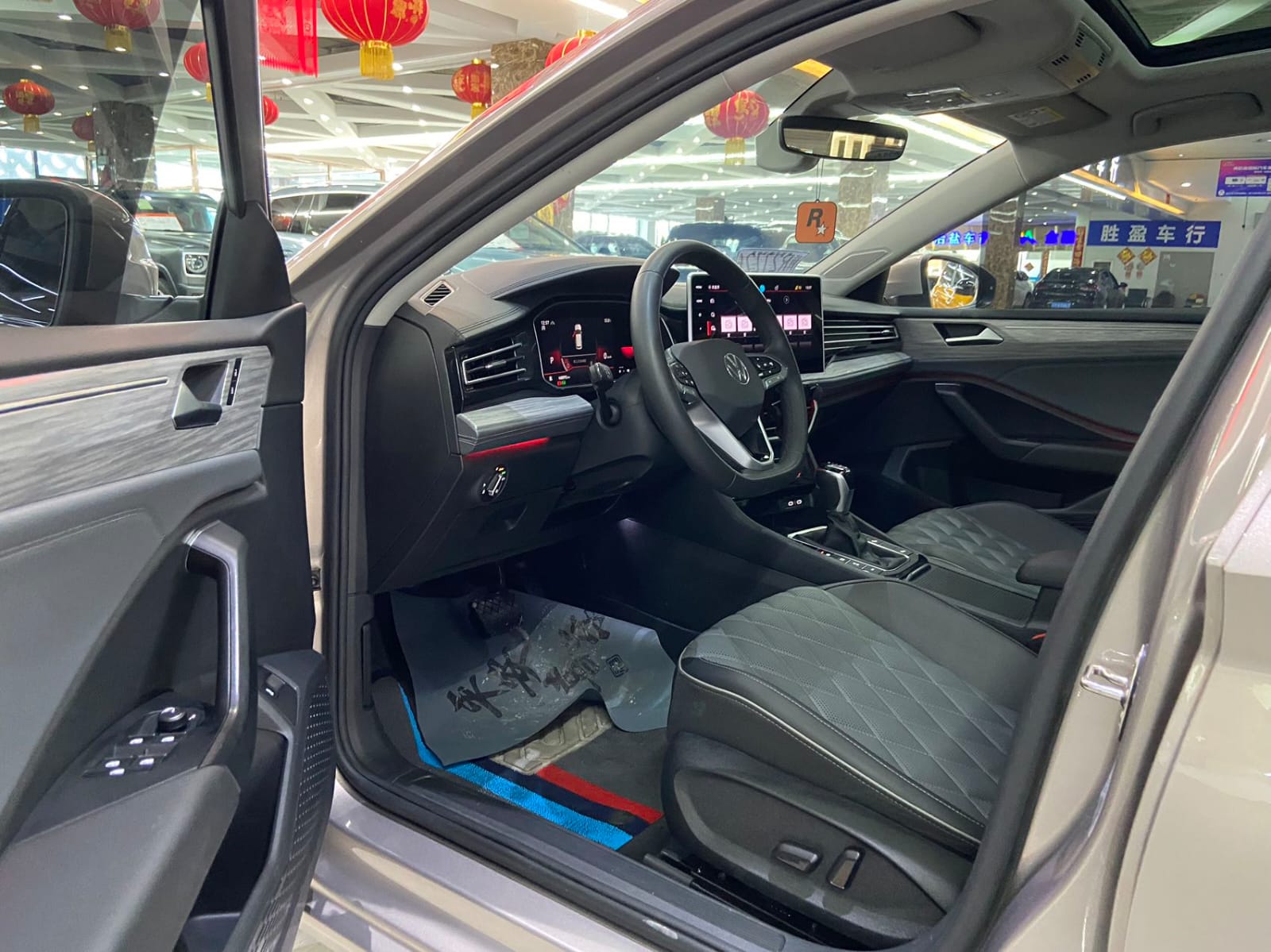 Volkswagen Sagitar 280TSI DSG Overpass Edition
