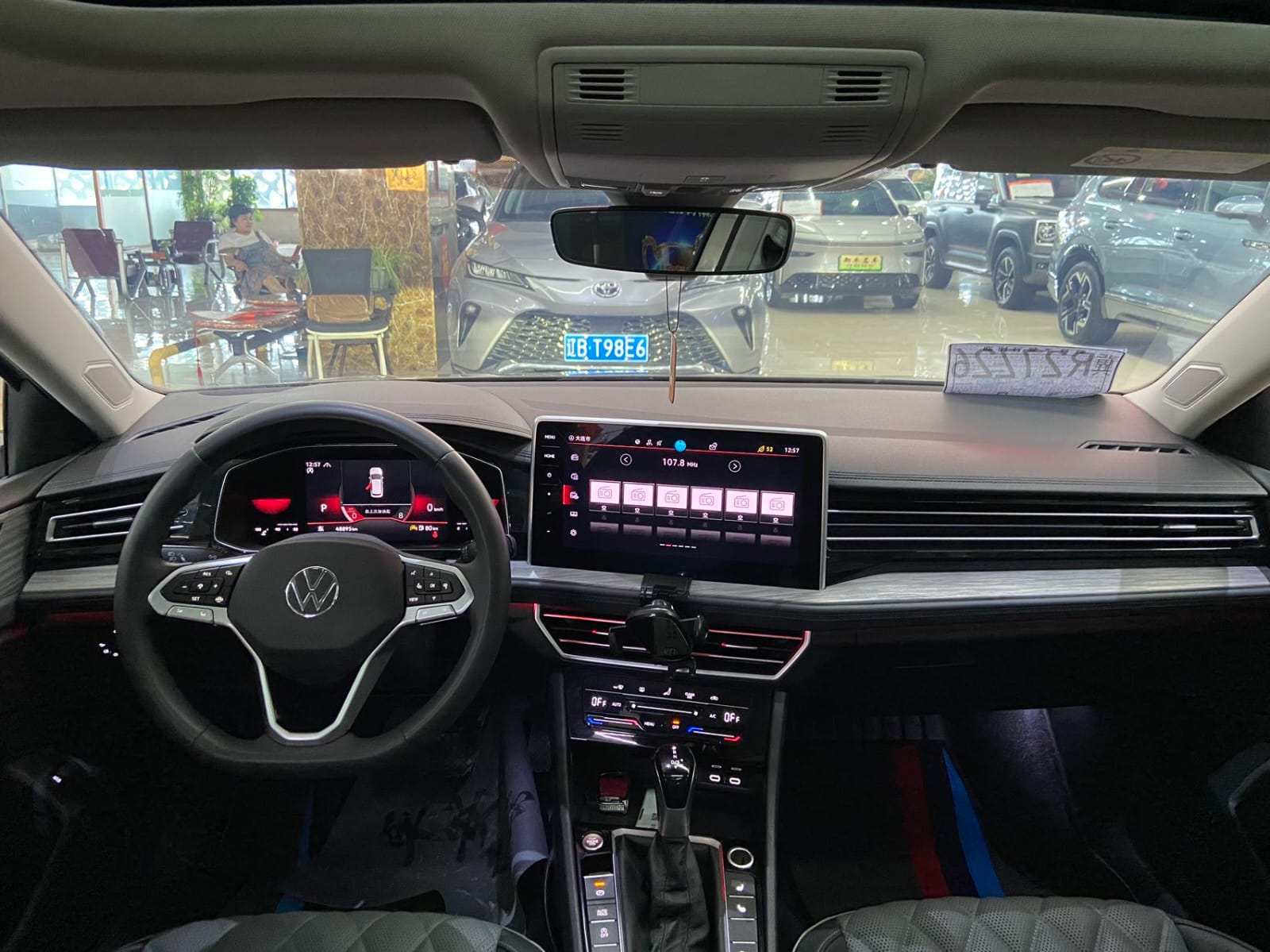 Volkswagen Sagitar 280TSI DSG Overpass Edition