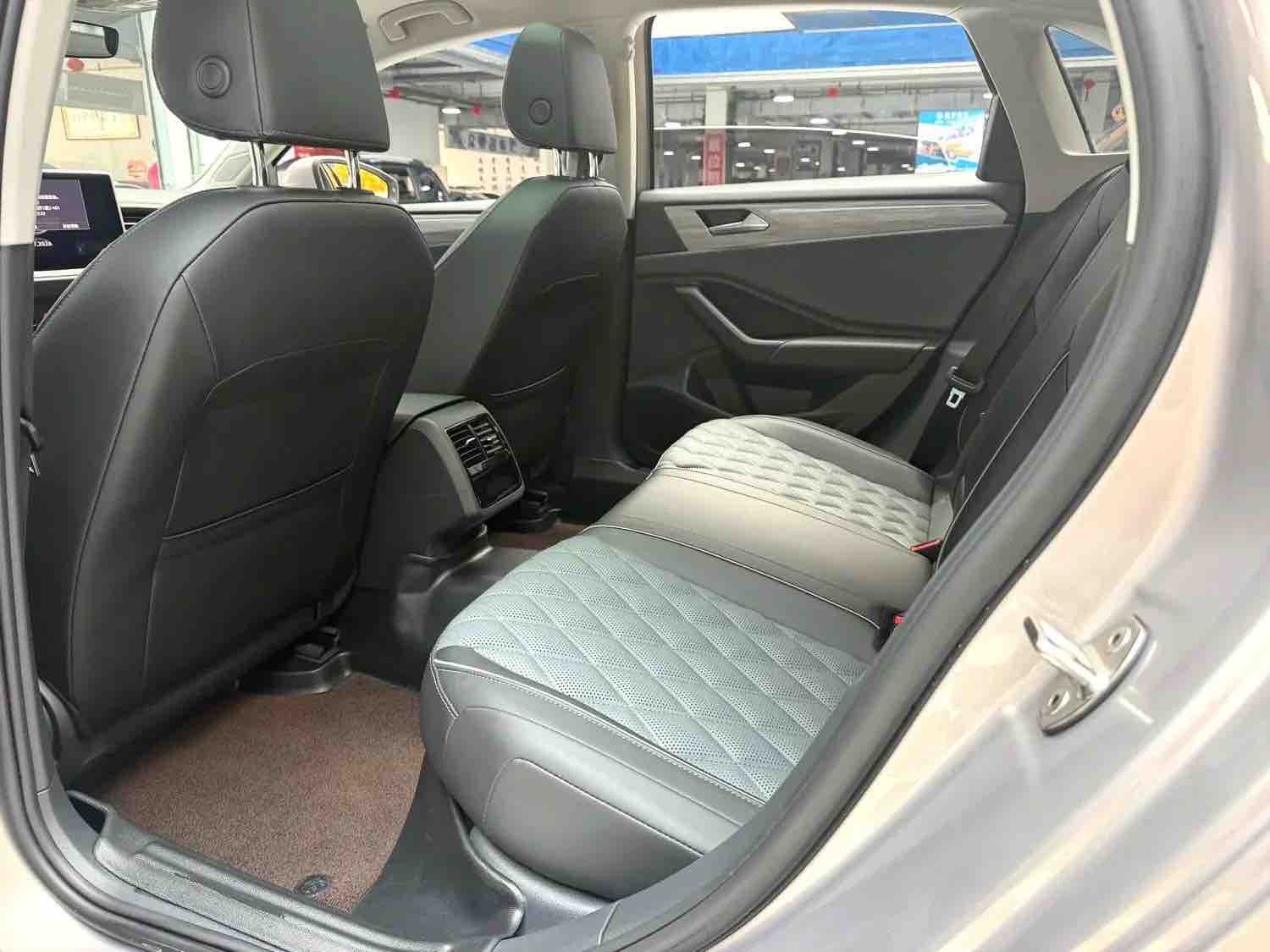 Volkswagen Sagitar 280TSI