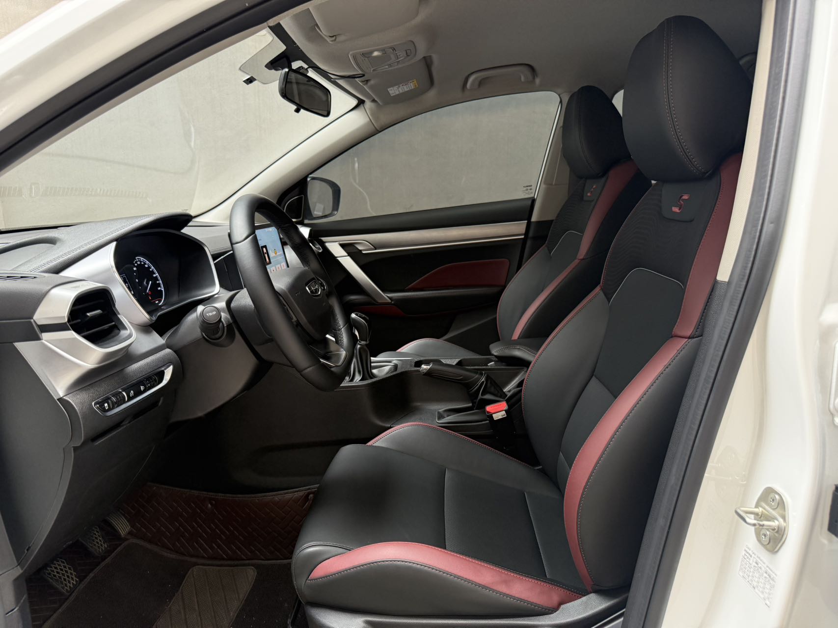 Geely Coolray 240T Manual Gold Edition