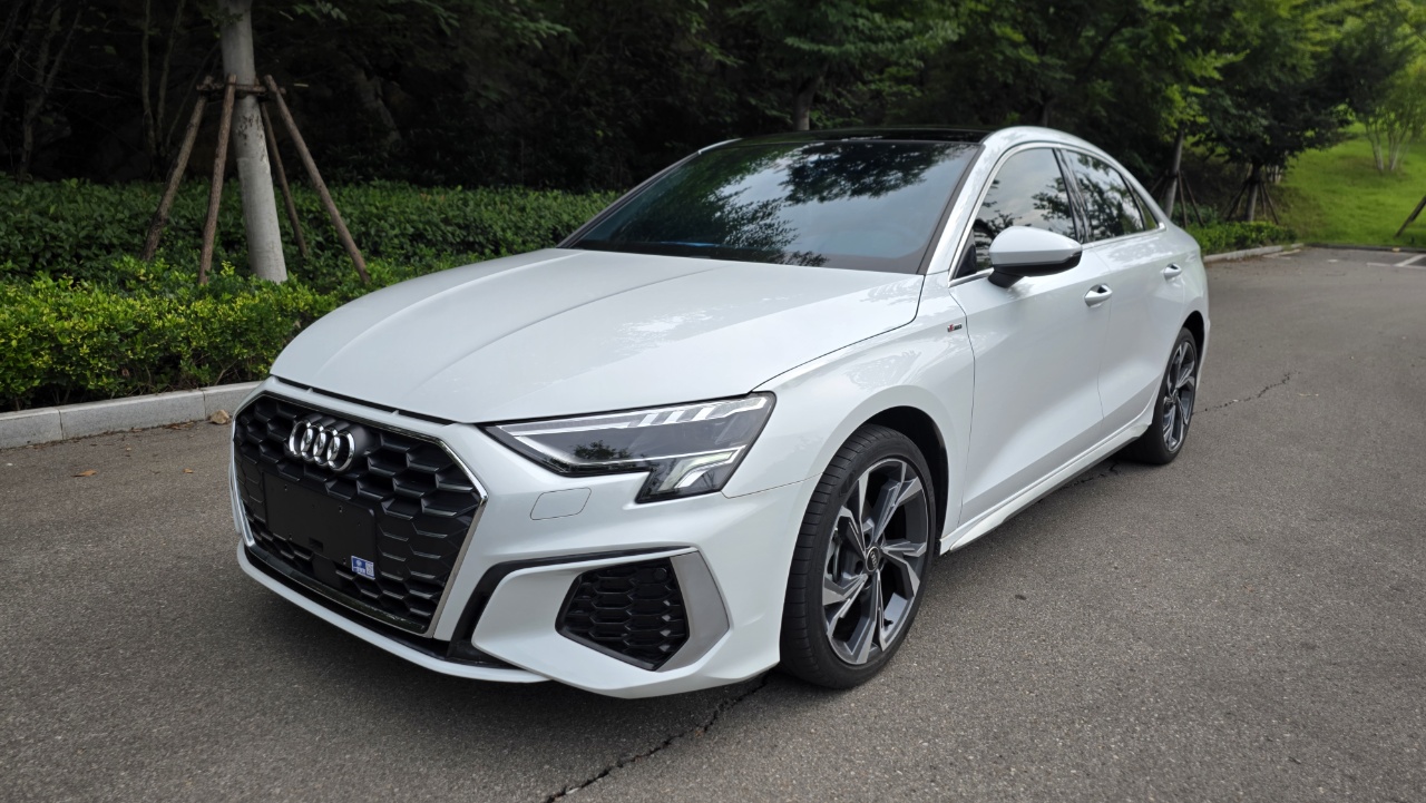 Audi A3L Limousine 35 TFSI Luxury Sport