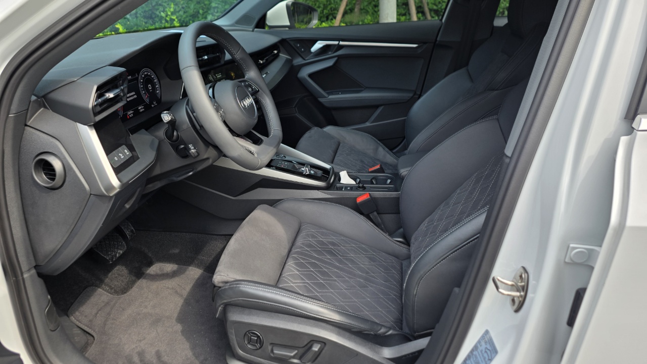 Audi A3L Limousine 35 TFSI Luxury Sport