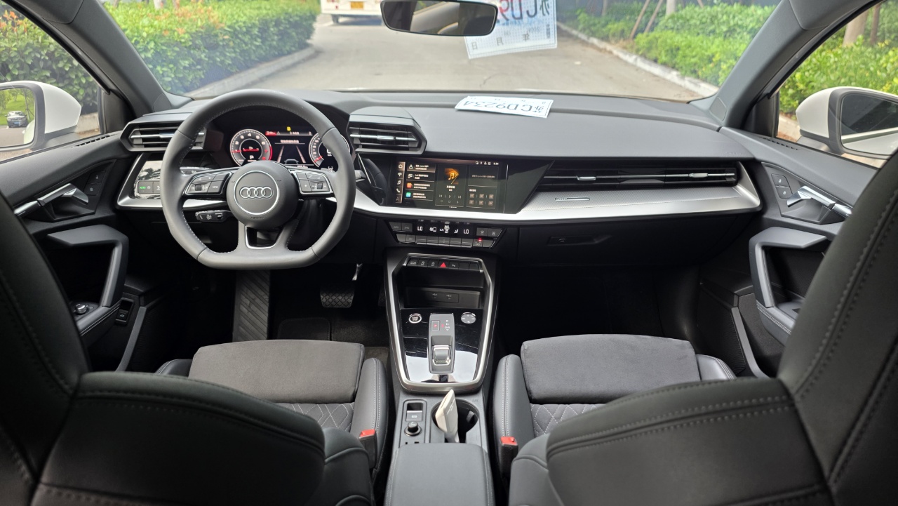 Audi A3L Limousine 35 TFSI Luxury Sport