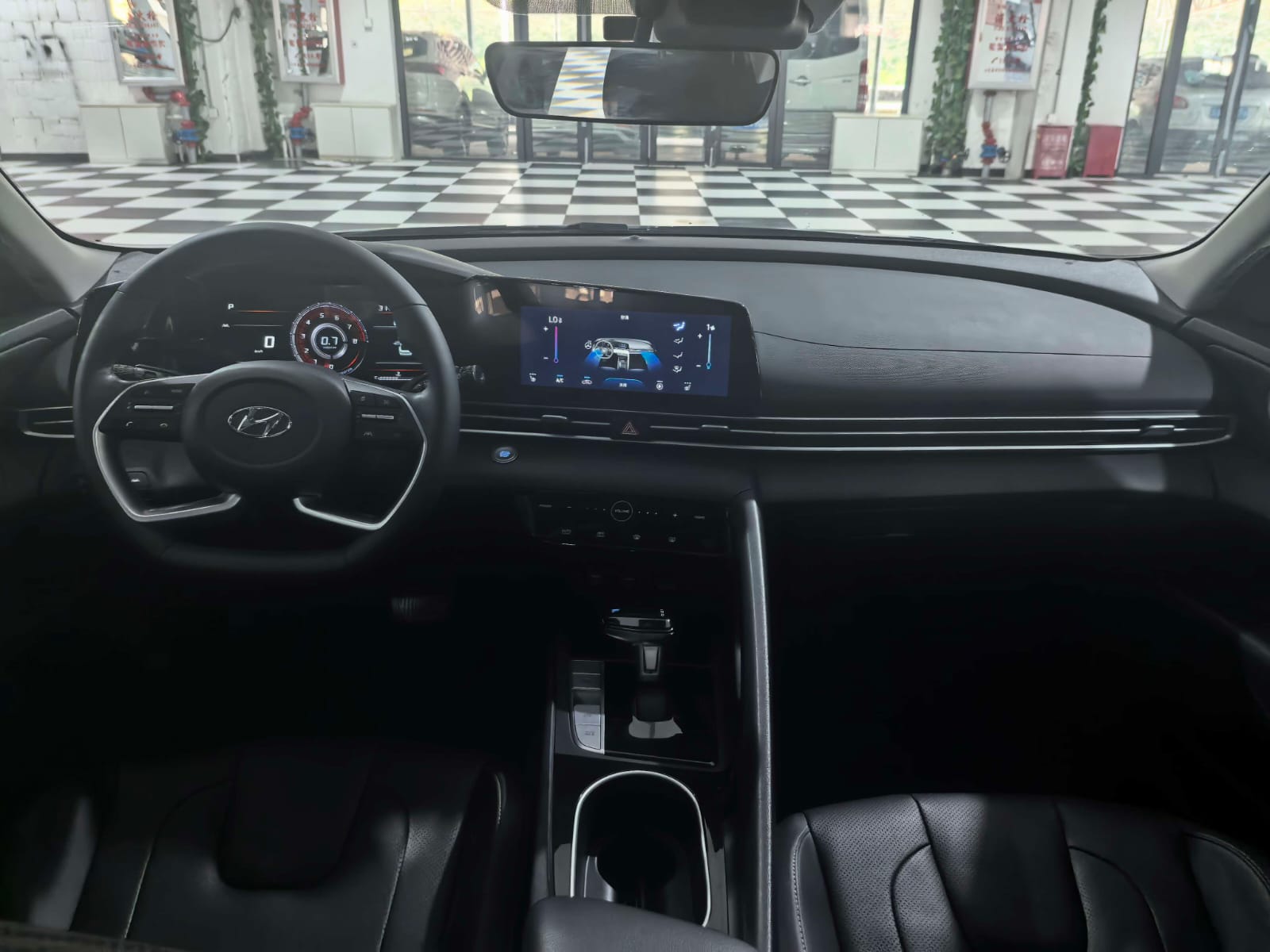 Hyundai Elantra Premium 1.5L