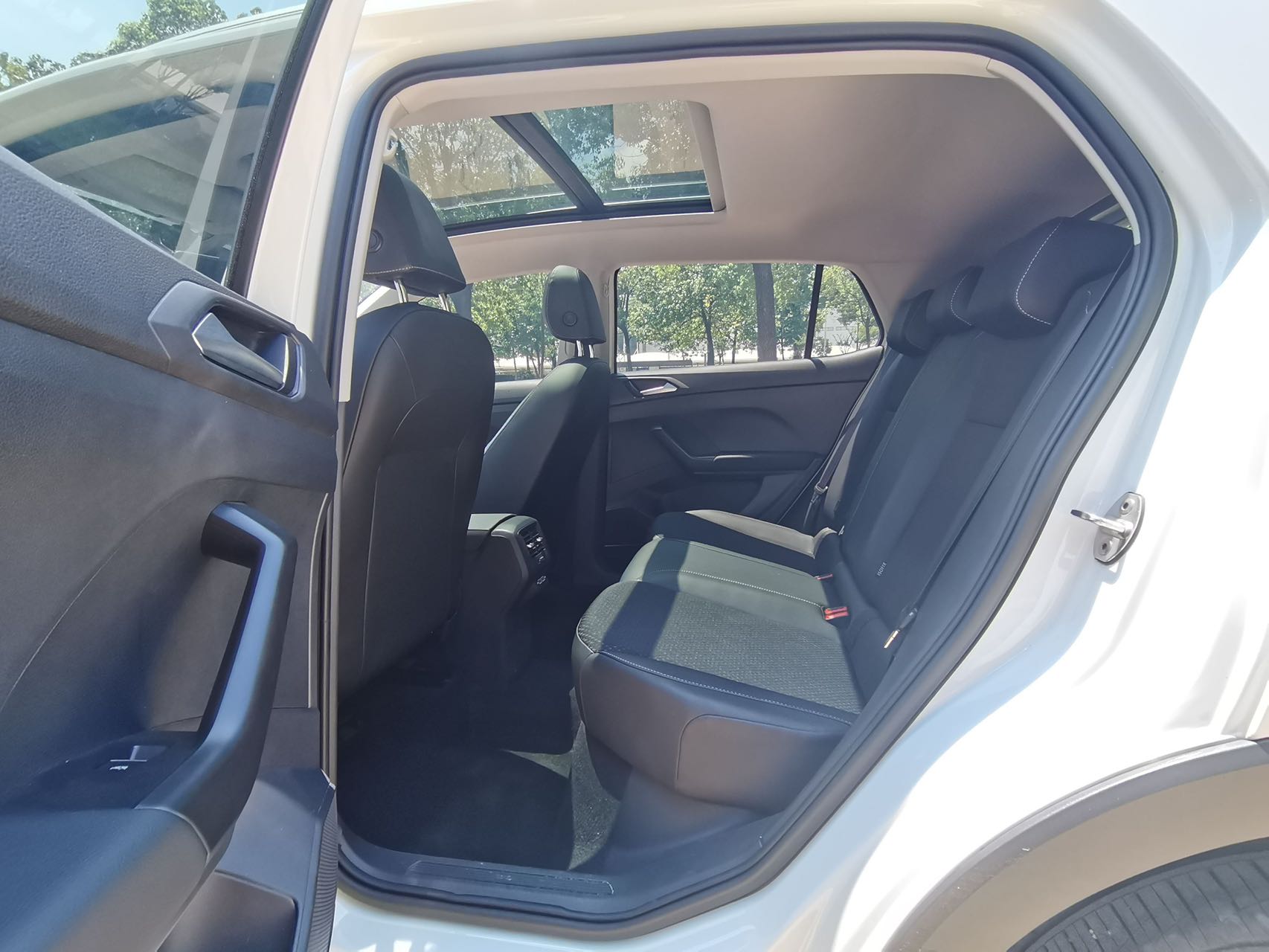 Volkswagen Tacqua 1.5L Automatic Edition