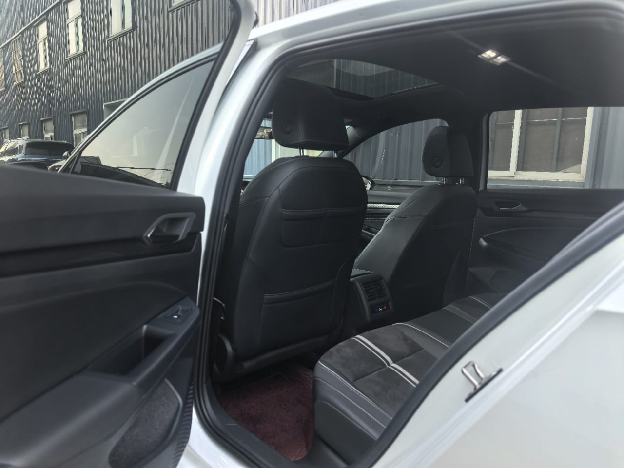 Volkswagen Golf 280TSI DSG R-Line Lite