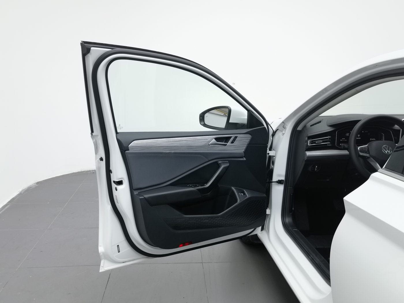 Volkswagen Sagitar 280TSI DSG