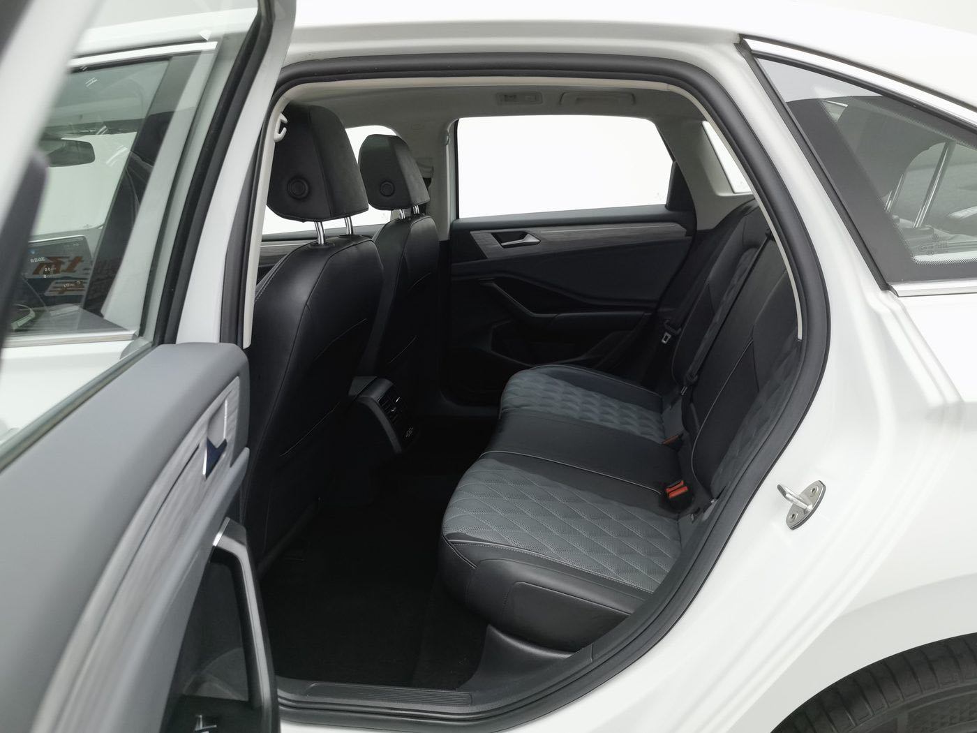 Volkswagen Sagitar 280TSI DSG