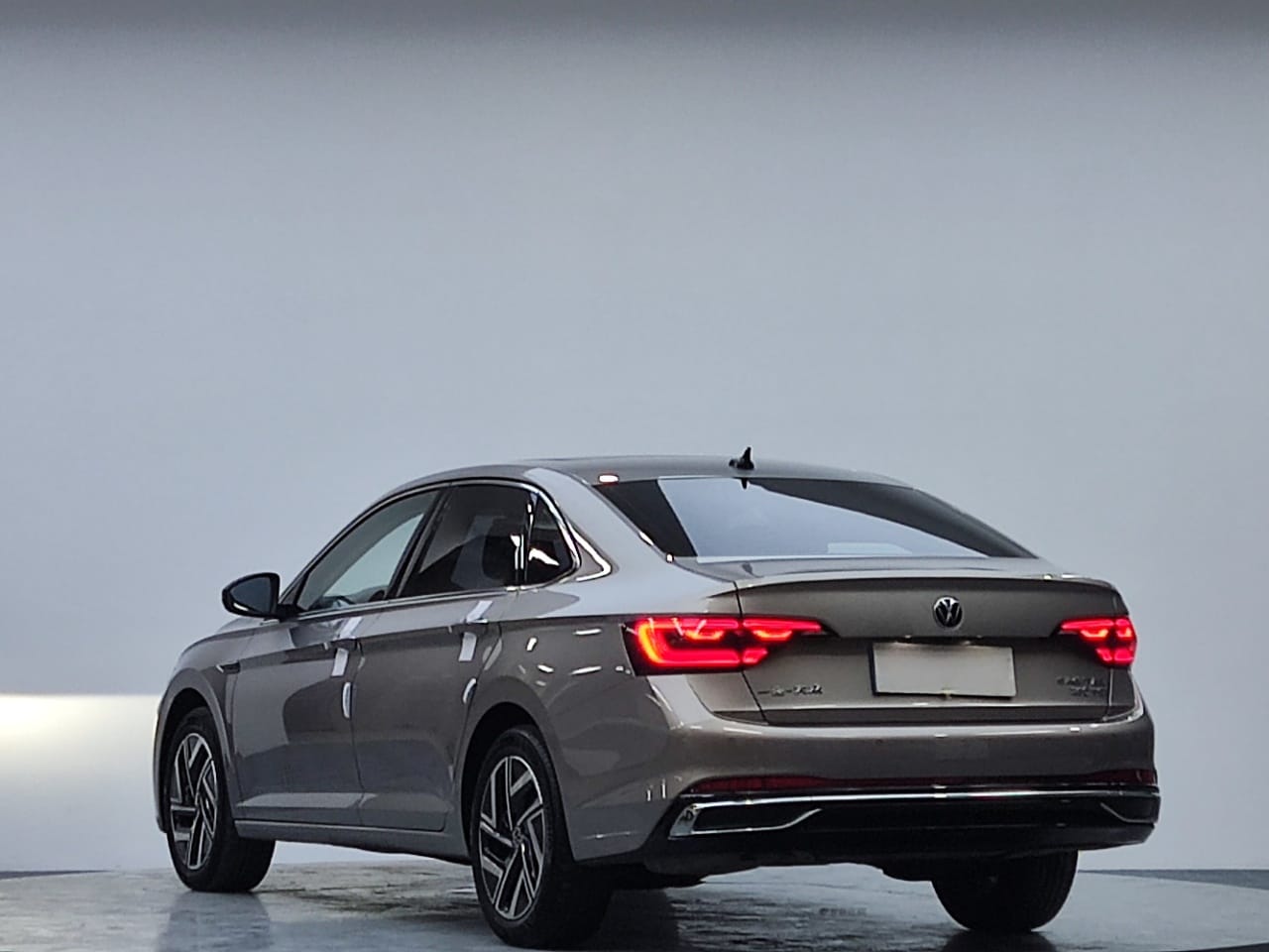 Volkswagen Sagitar 280TSI DSG Overpass Plus Edition