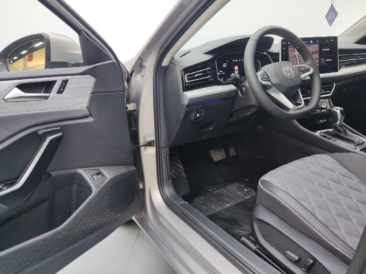 Volkswagen Sagitar 280TSI DSG Overpass Plus Edition