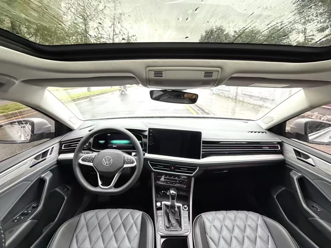 Volkswagen Sagitar 280TSI Plus Edition