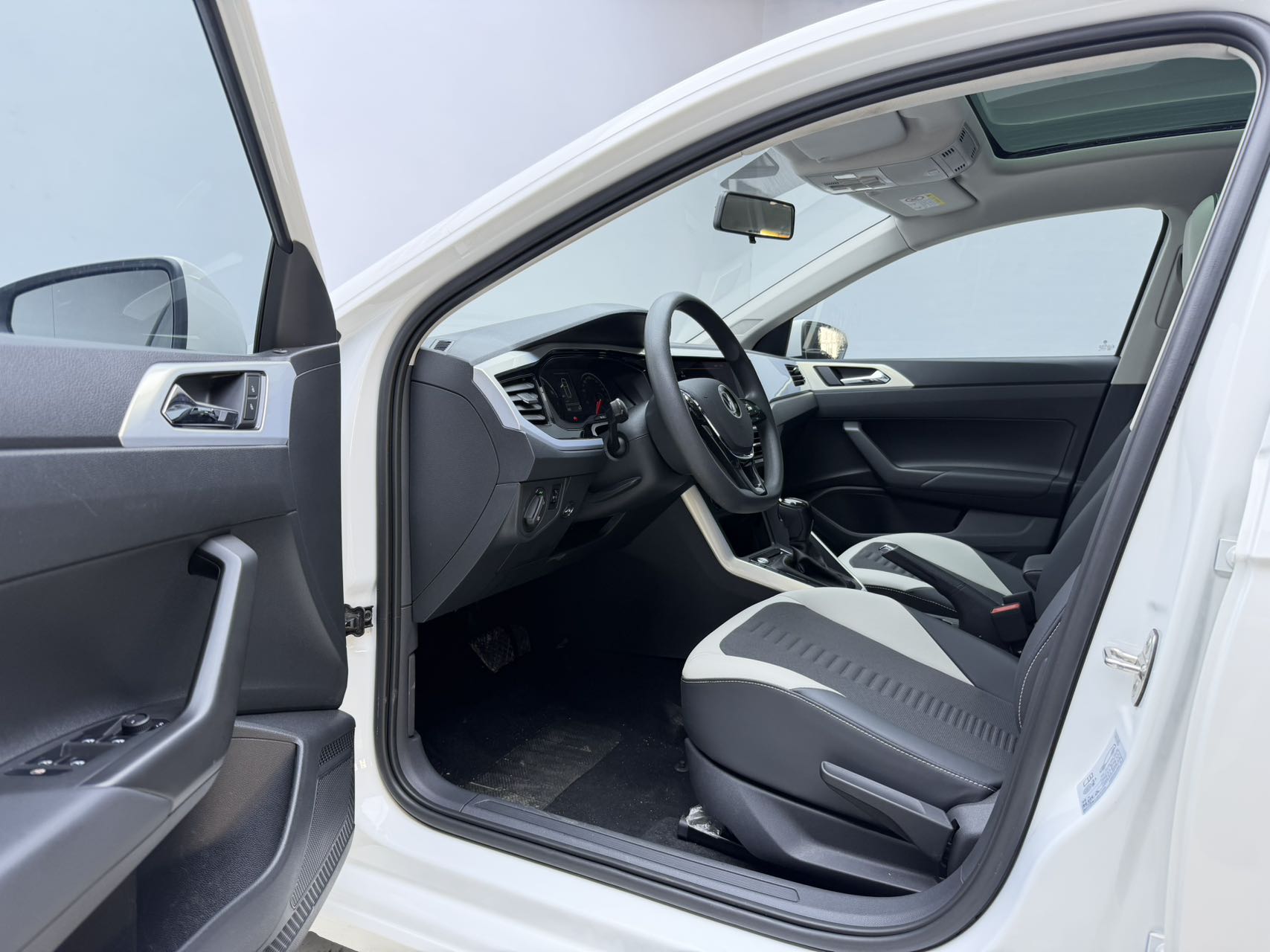 Volkswagen Polo Plus 1.5L