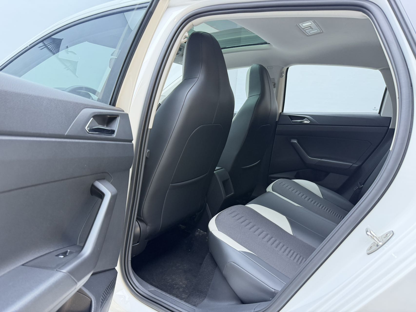 Volkswagen Polo Plus 1.5L