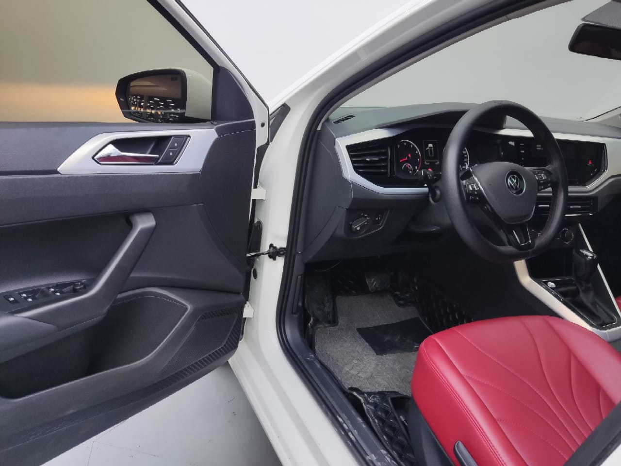 Volkswagen Polo Plus 1.5L Automatic Colorful Technology Edition