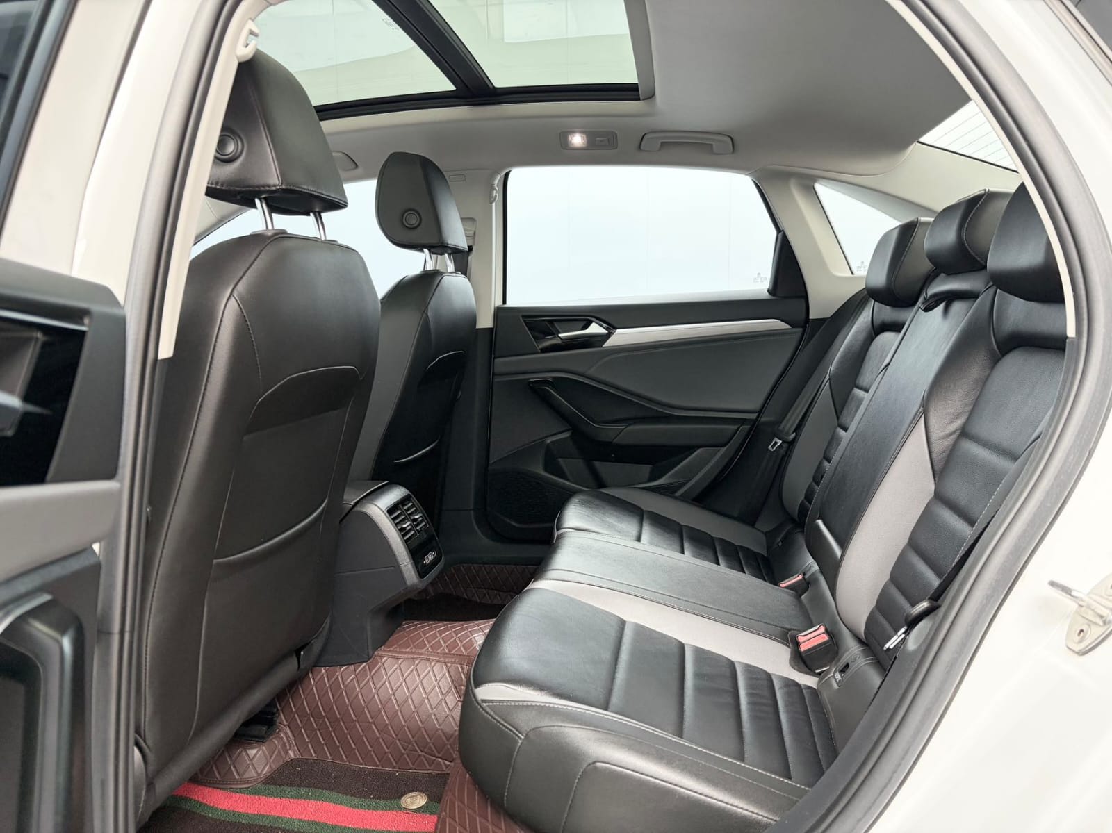 Volkswagen Sagitar 280TSI Superior Plus Edition