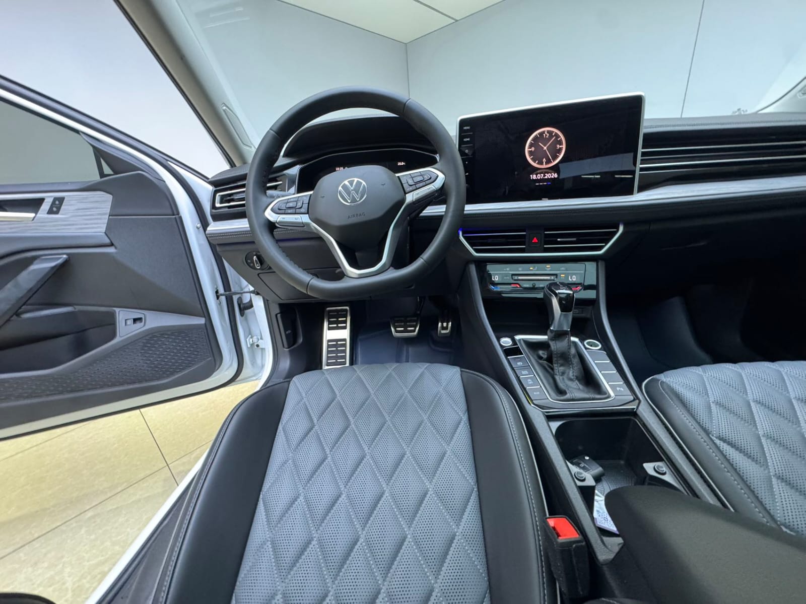 Volkswagen Sagitar 280TSI DSG