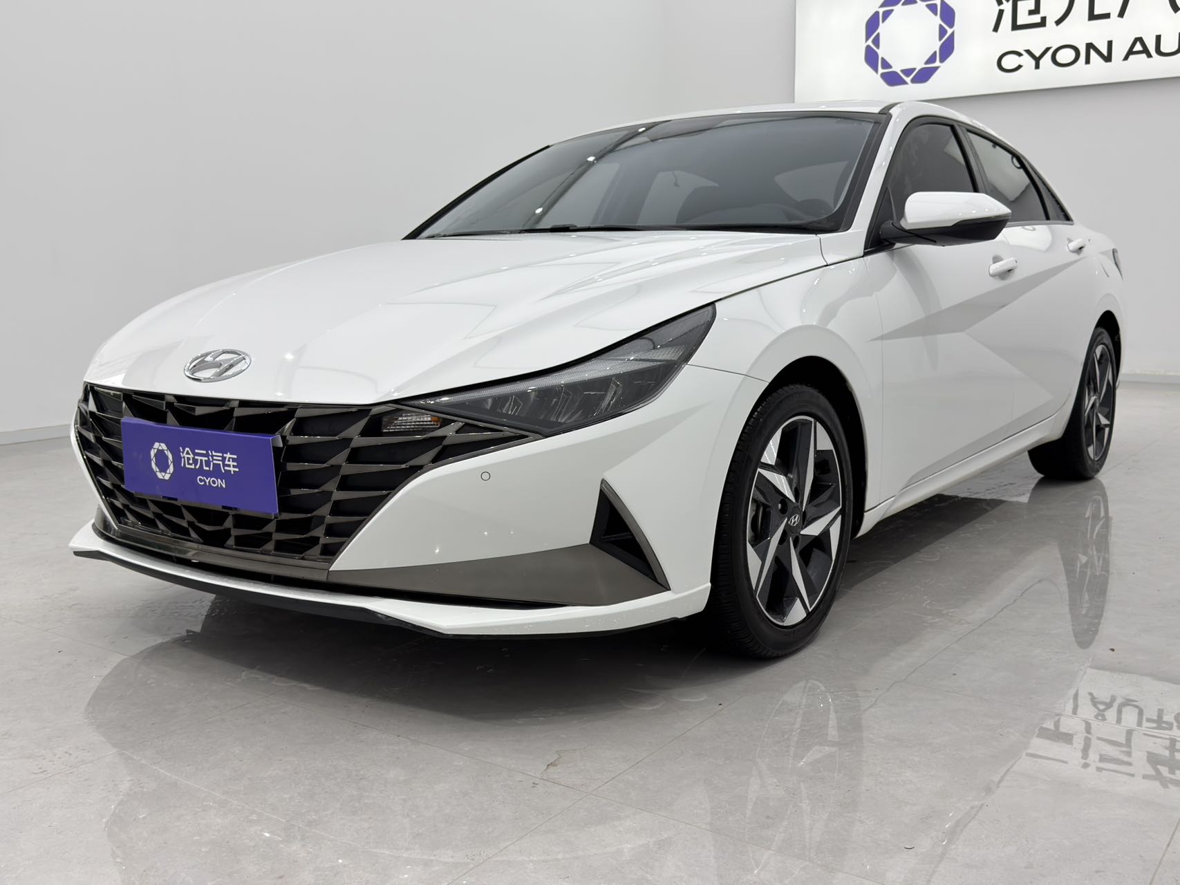 Hyundai Elantra 1.5L CVT LUX Premium Edition