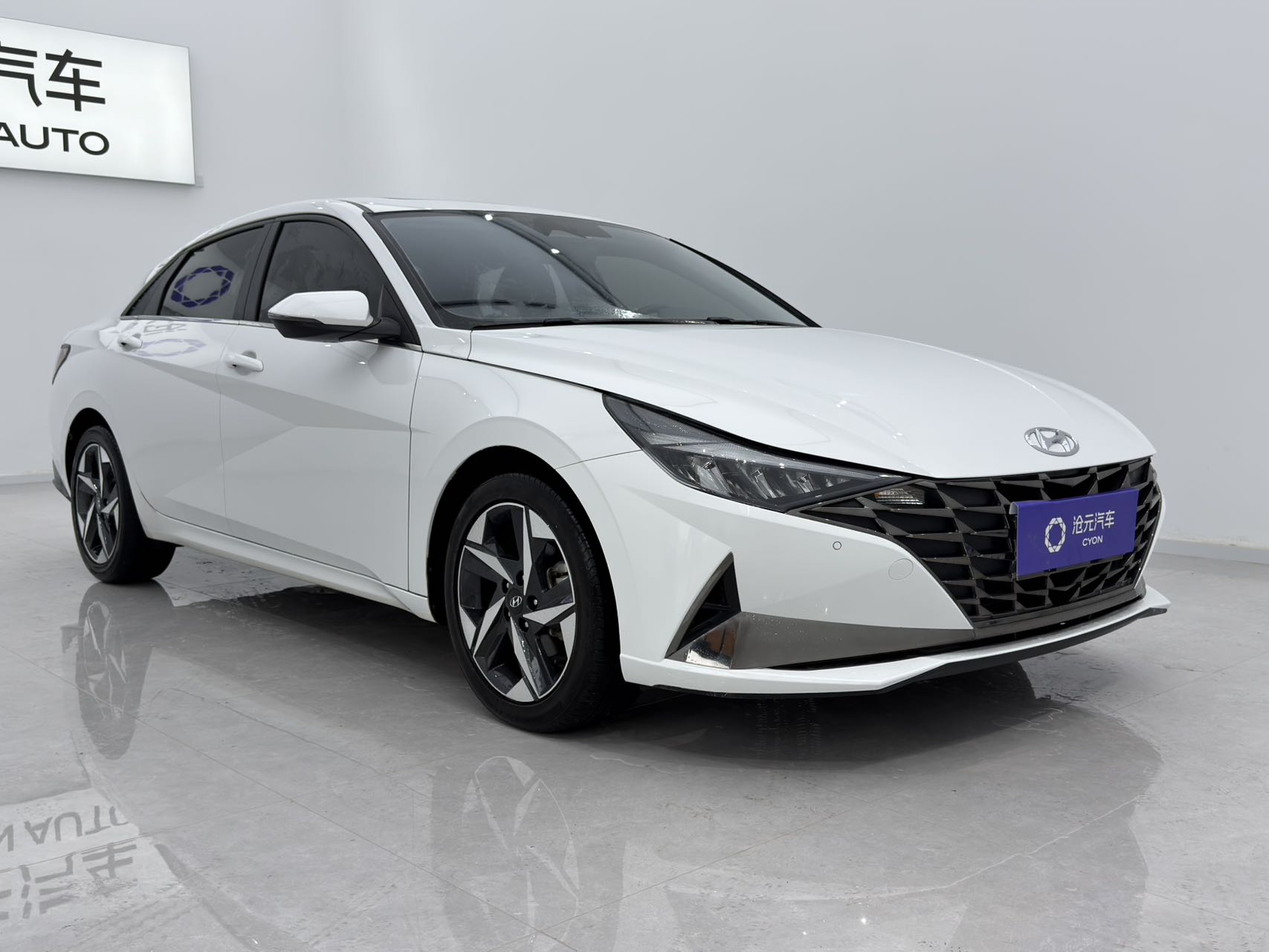 Hyundai Elantra 1.5L CVT LUX Premium Edition
