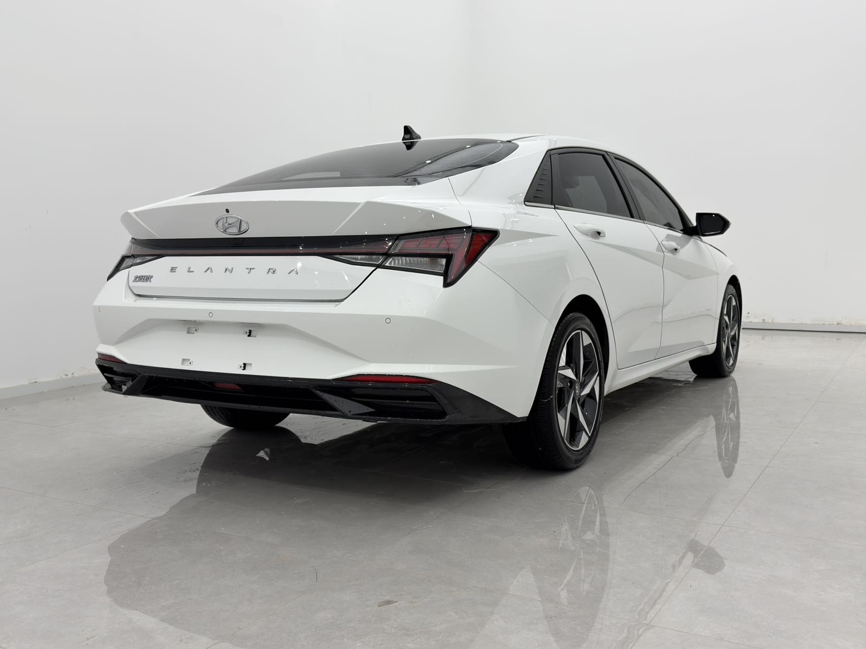 Hyundai Elantra 1.5L CVT LUX Premium Edition