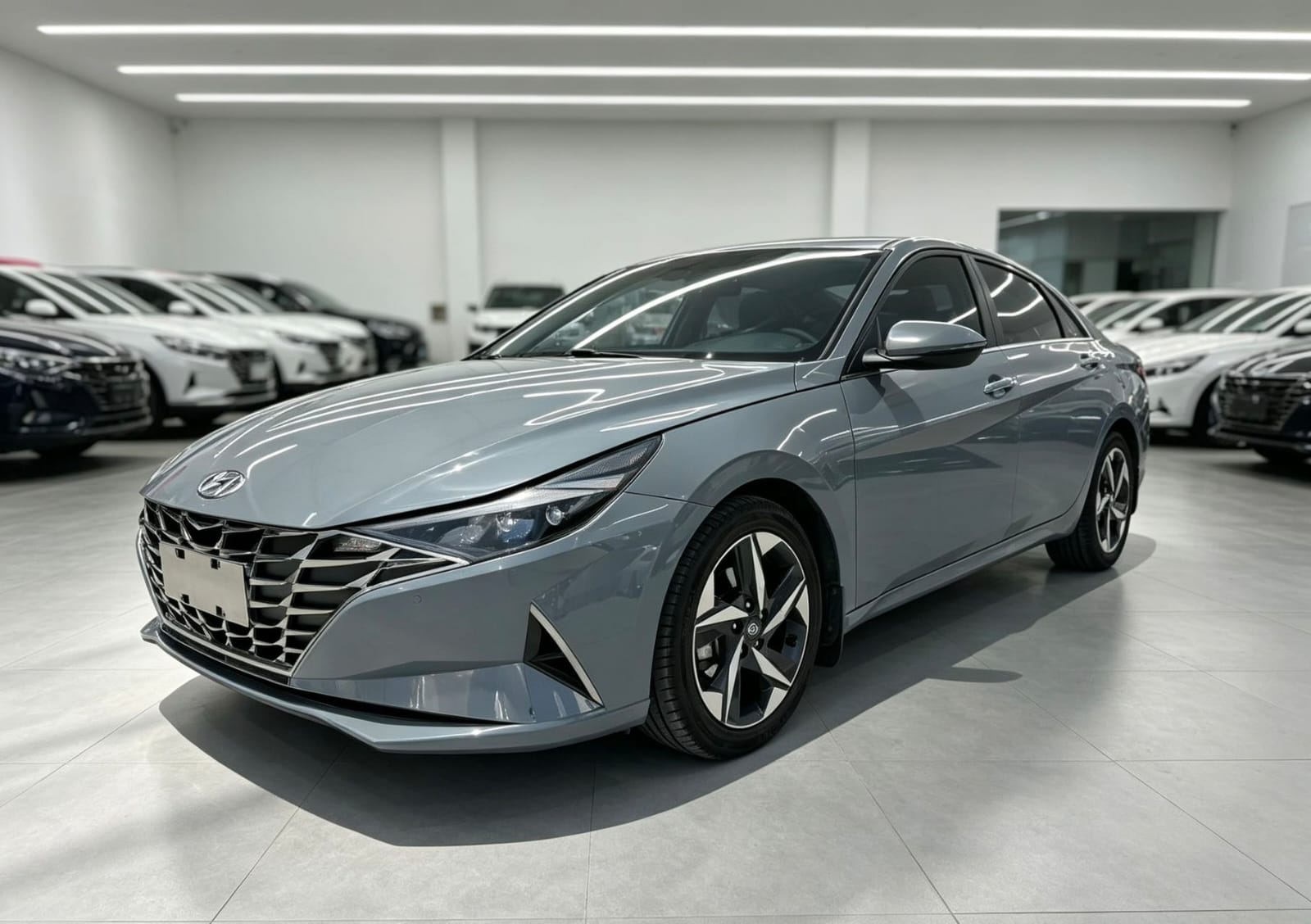 Hyundai Elantra 1.5L CVT LUX Premium Edition