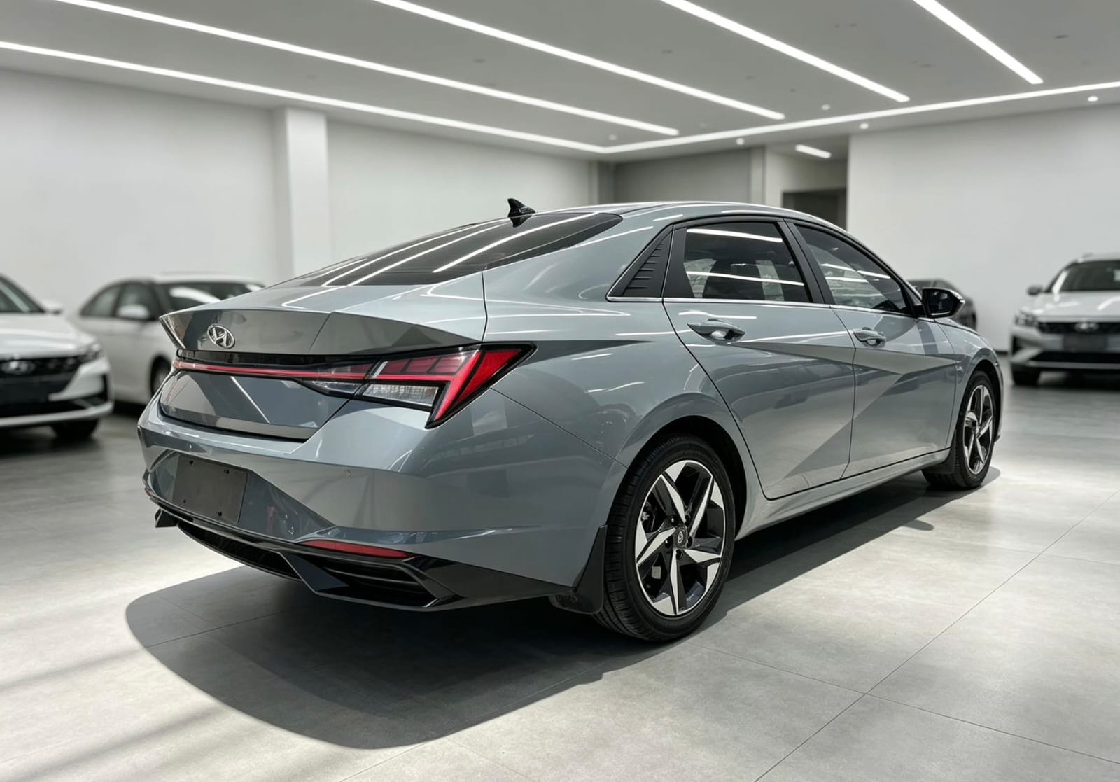 Hyundai Elantra 1.5L CVT LUX Premium Edition