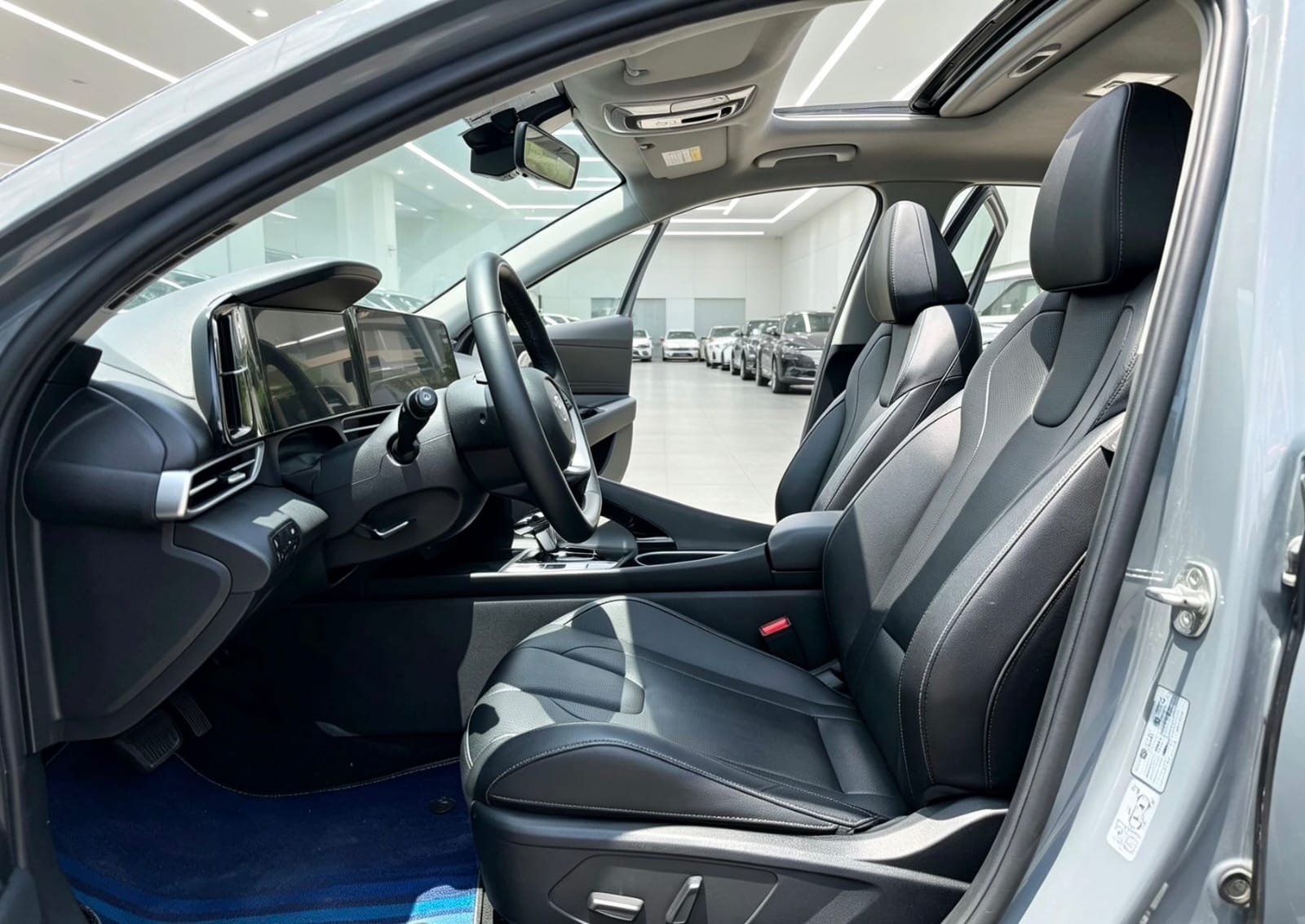 Hyundai Elantra 1.5L CVT LUX Premium Edition