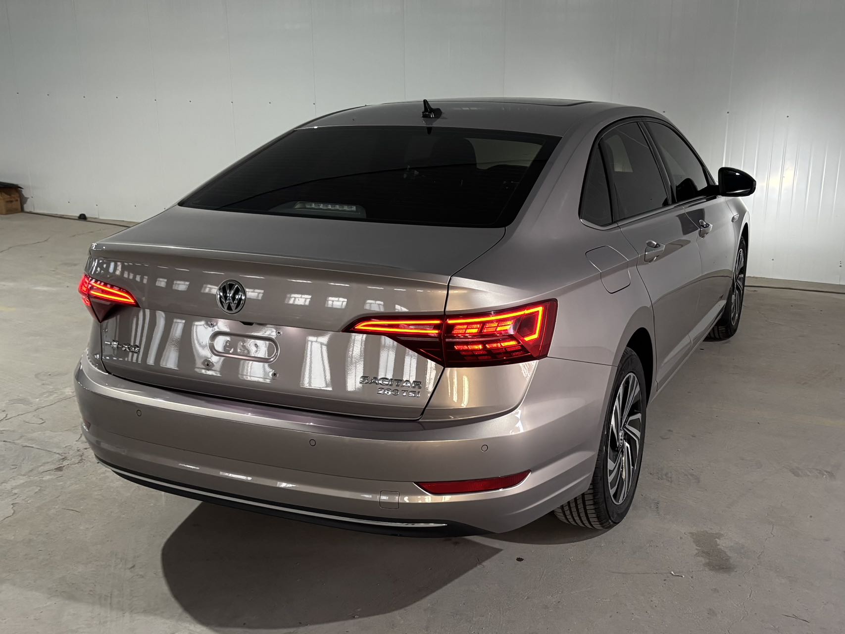 Volkswagen Sagitar 280TSI DSG Overpass