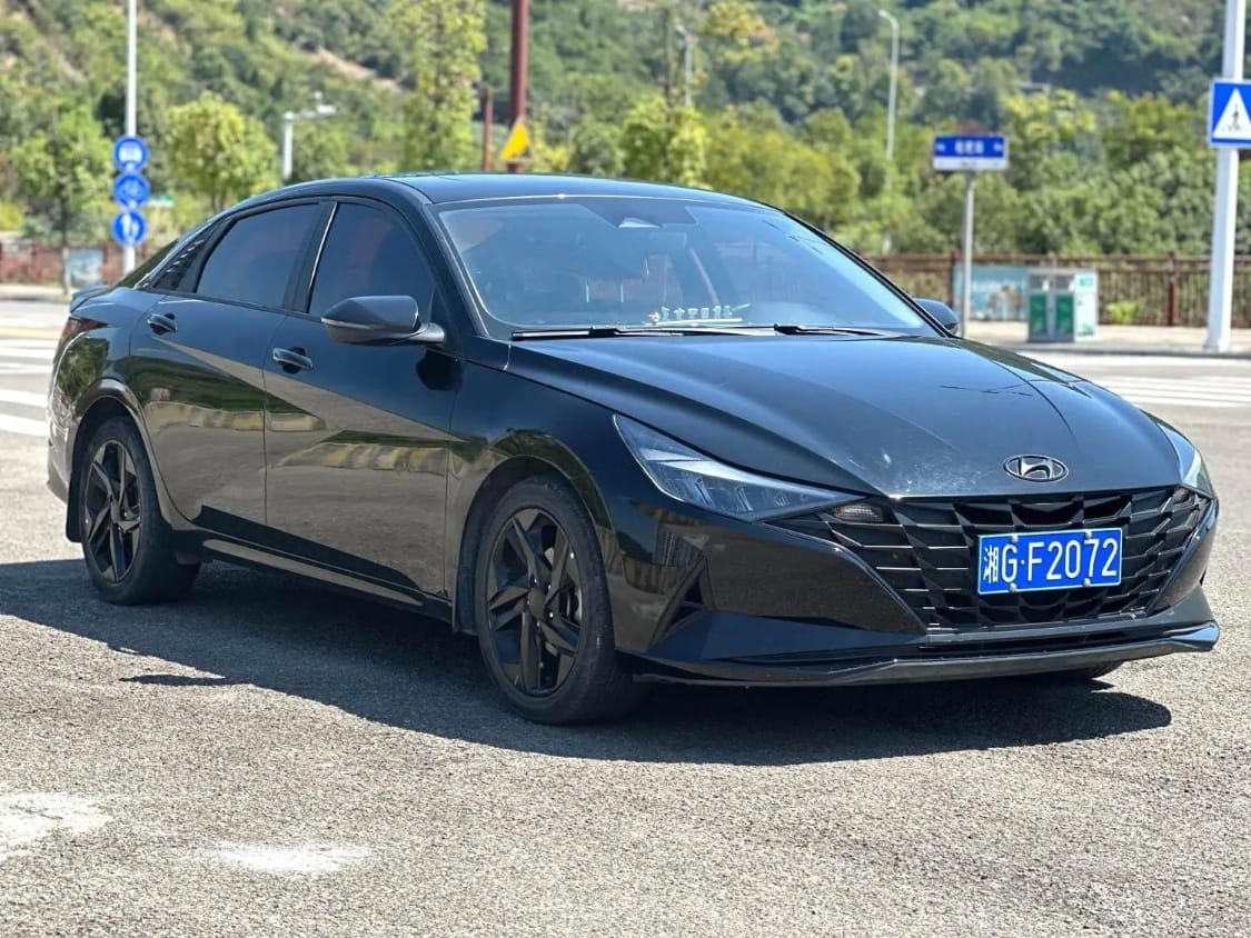 Hyundai Elantra 1.5 LUX Black Knight Limited Edition