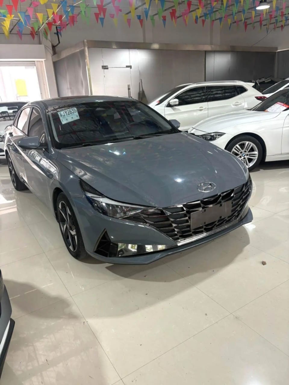 Hyundai Elantra 1.5L LUX Premium Edition