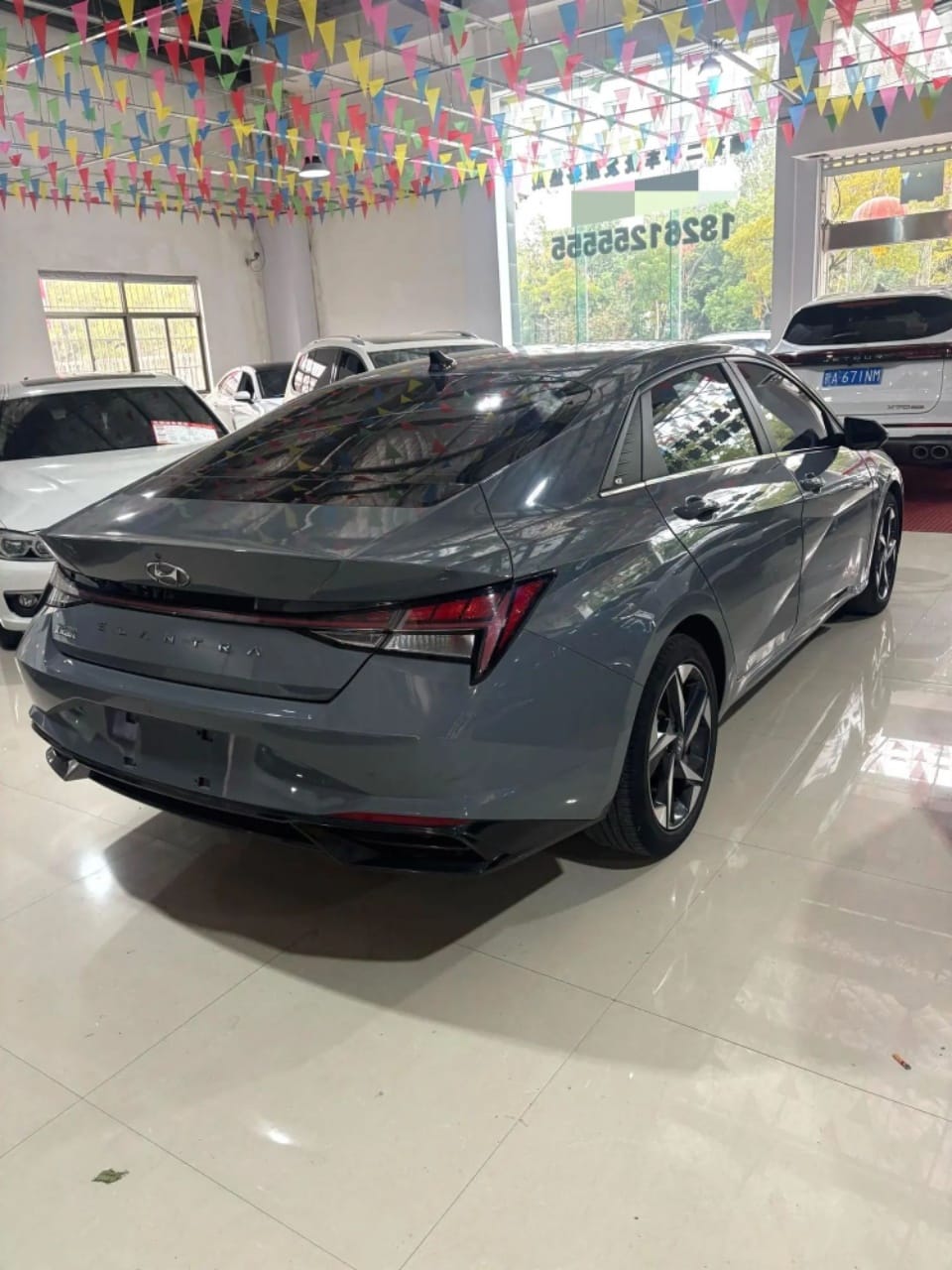 Hyundai Elantra 1.5L LUX Premium Edition